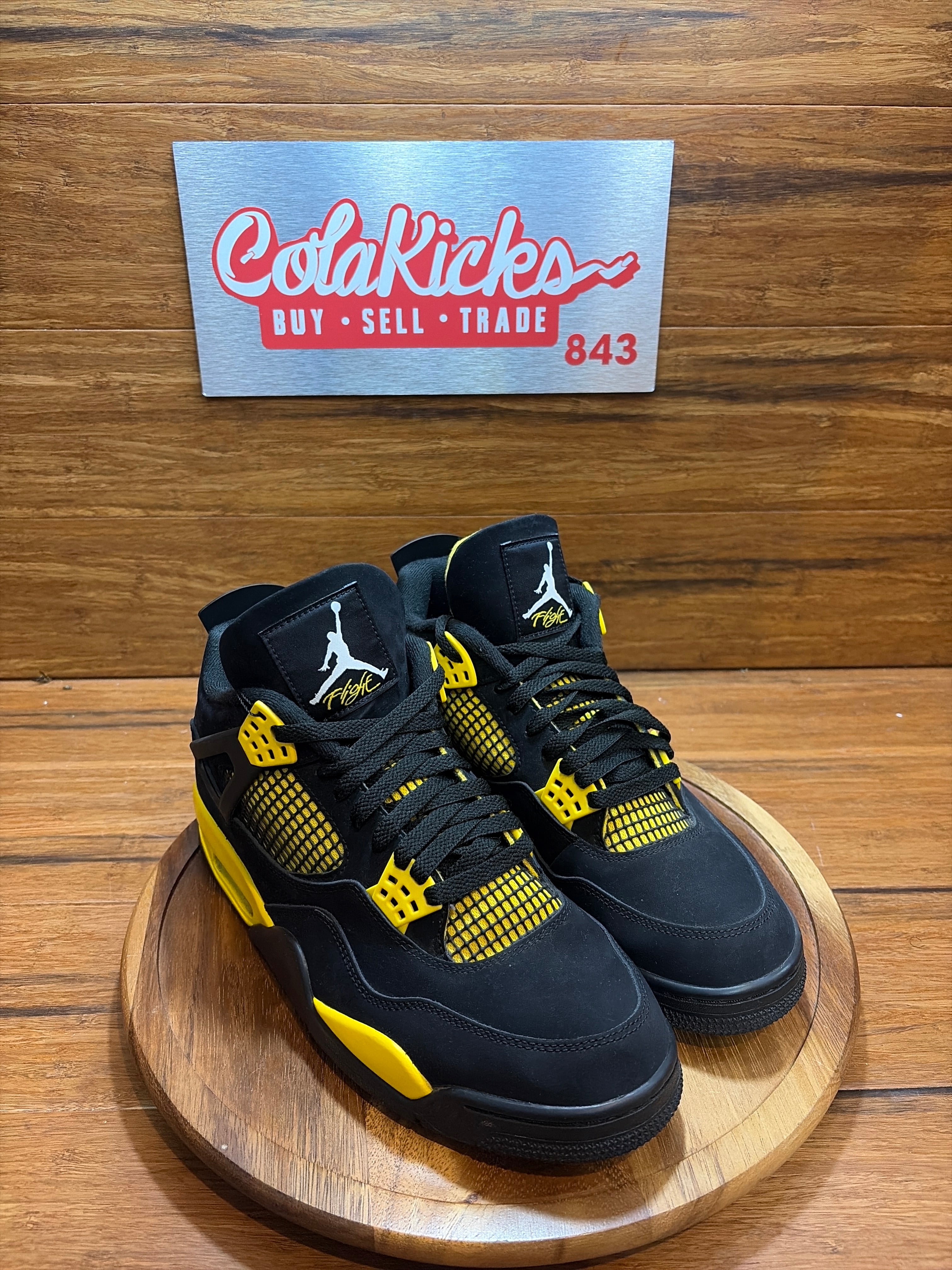 Jordan 4 Retro Thunder (2023)