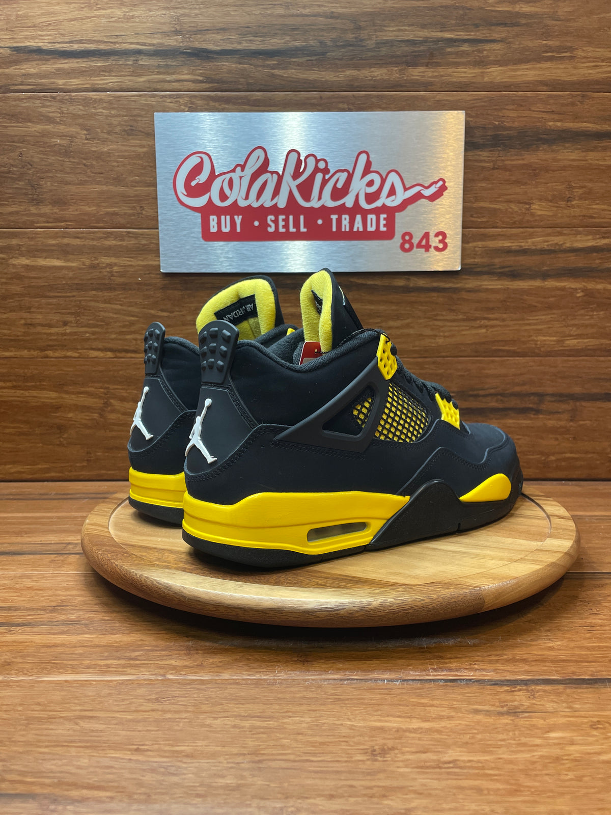 Jordan 4 Retro Thunder (2023)