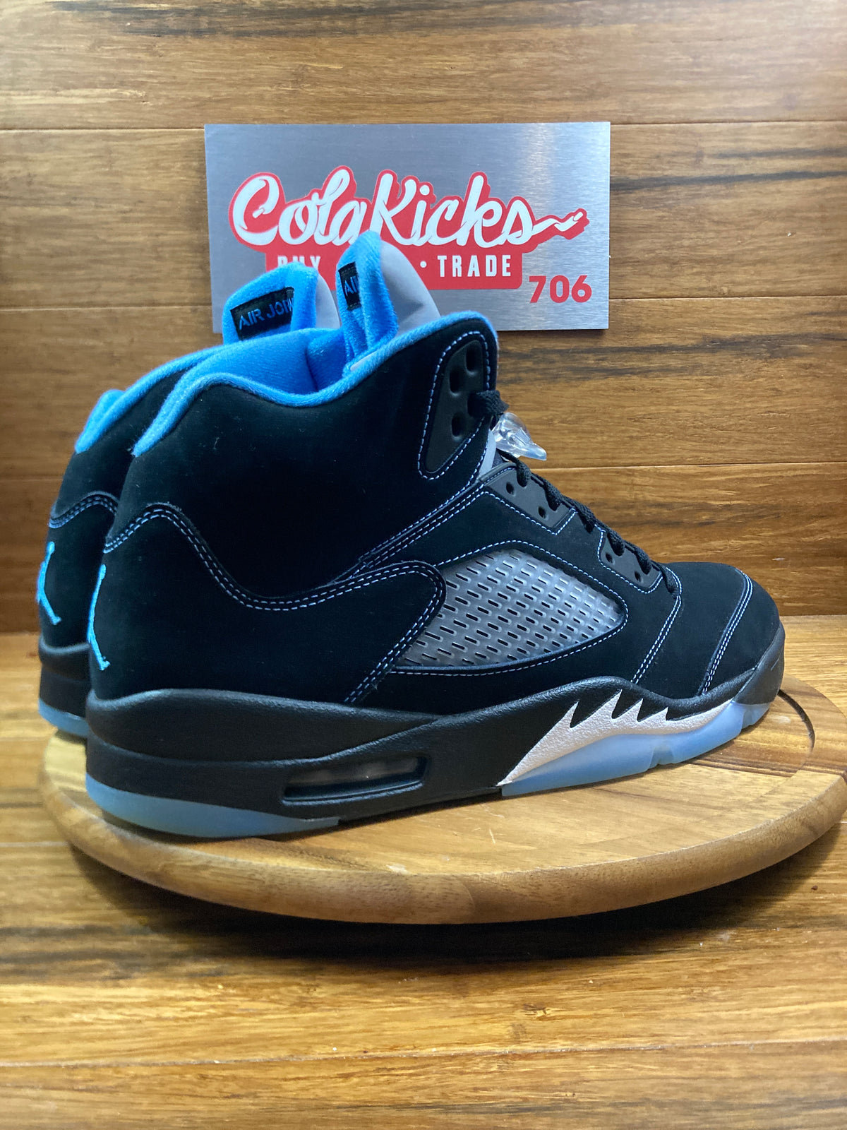Jordan 5 Retro Black University Blue (2026)