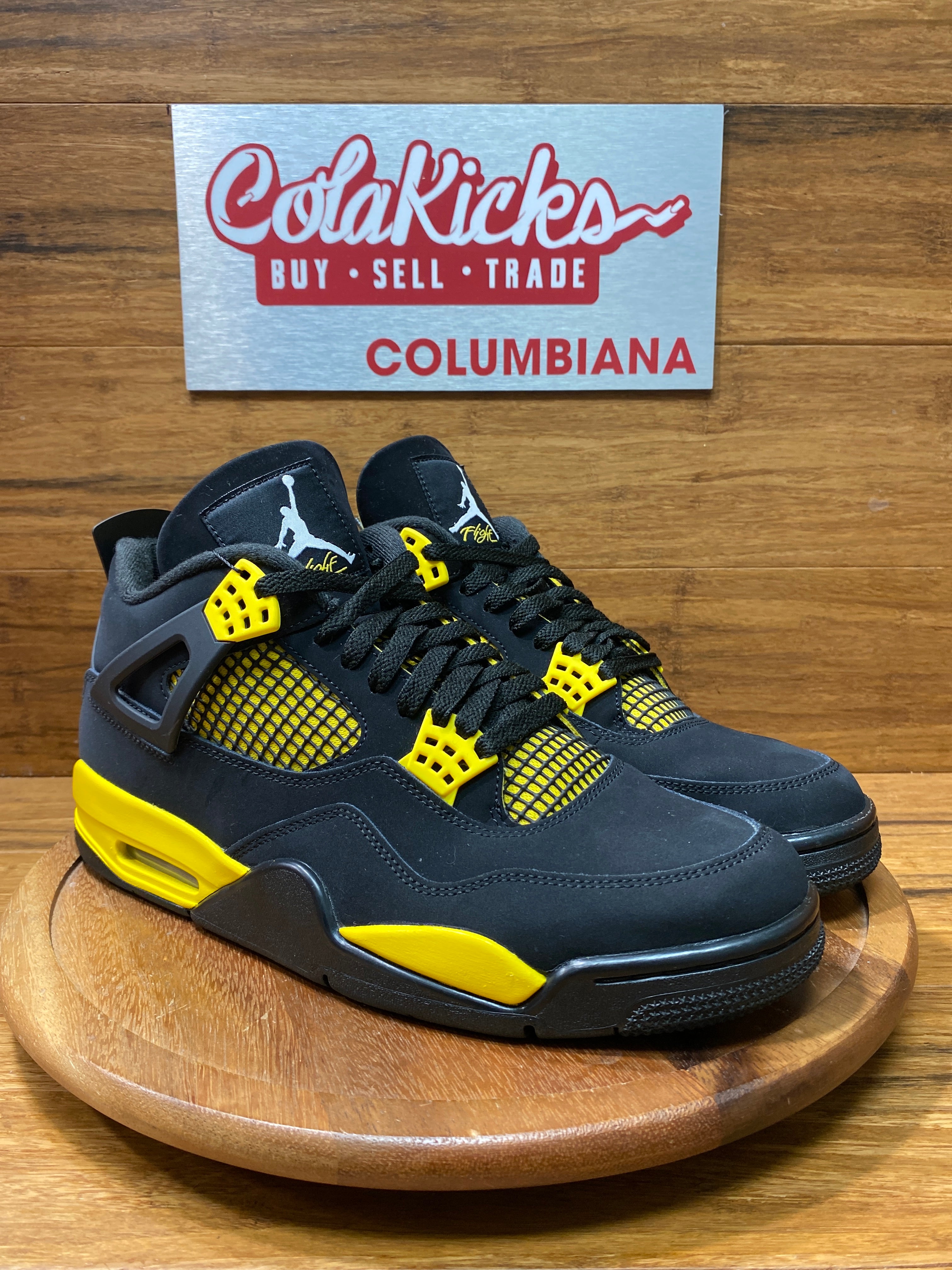 Jordan 4 Retro Thunder (2023)