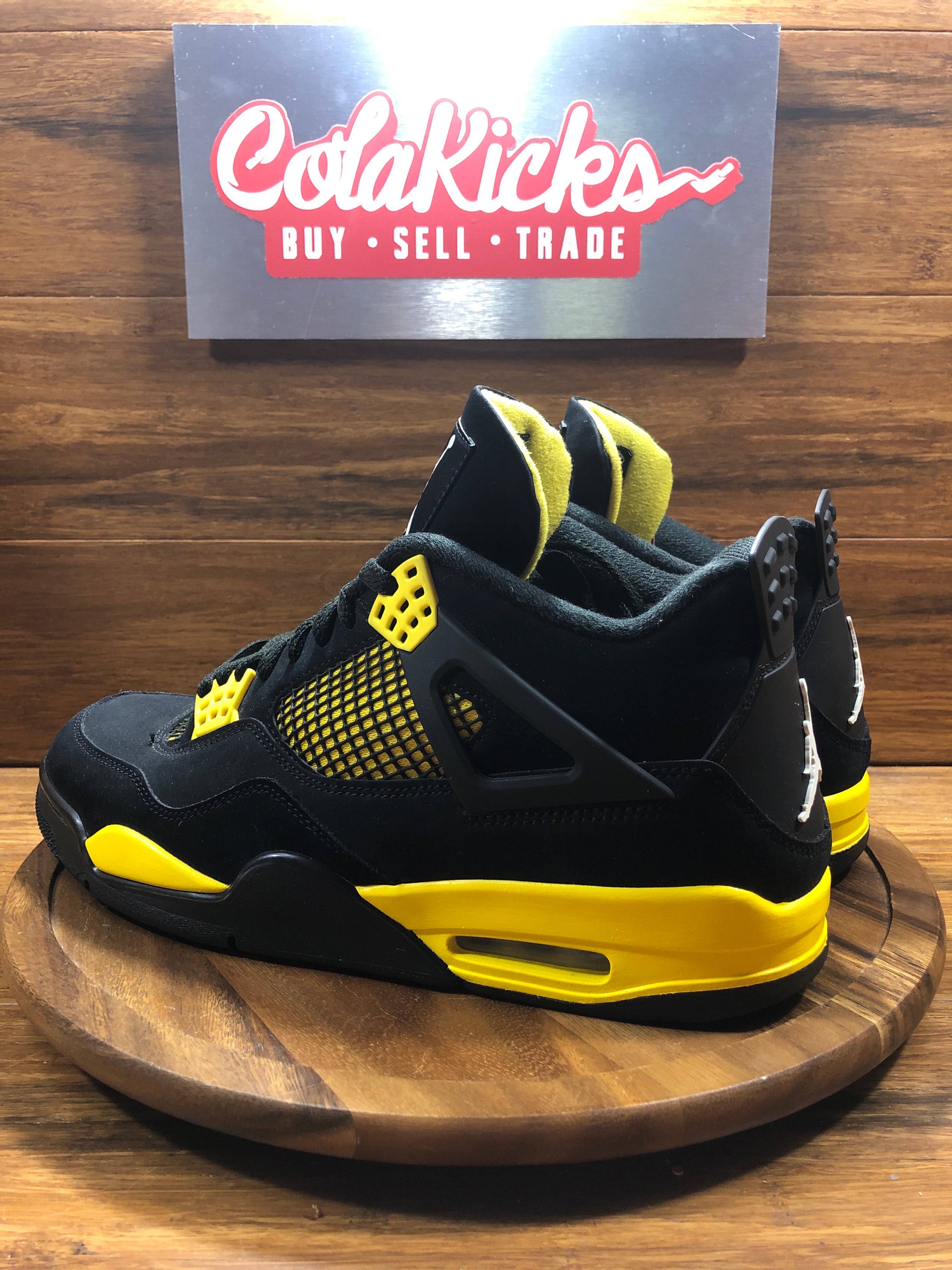 Jordan 4 Retro Thunder (2023)