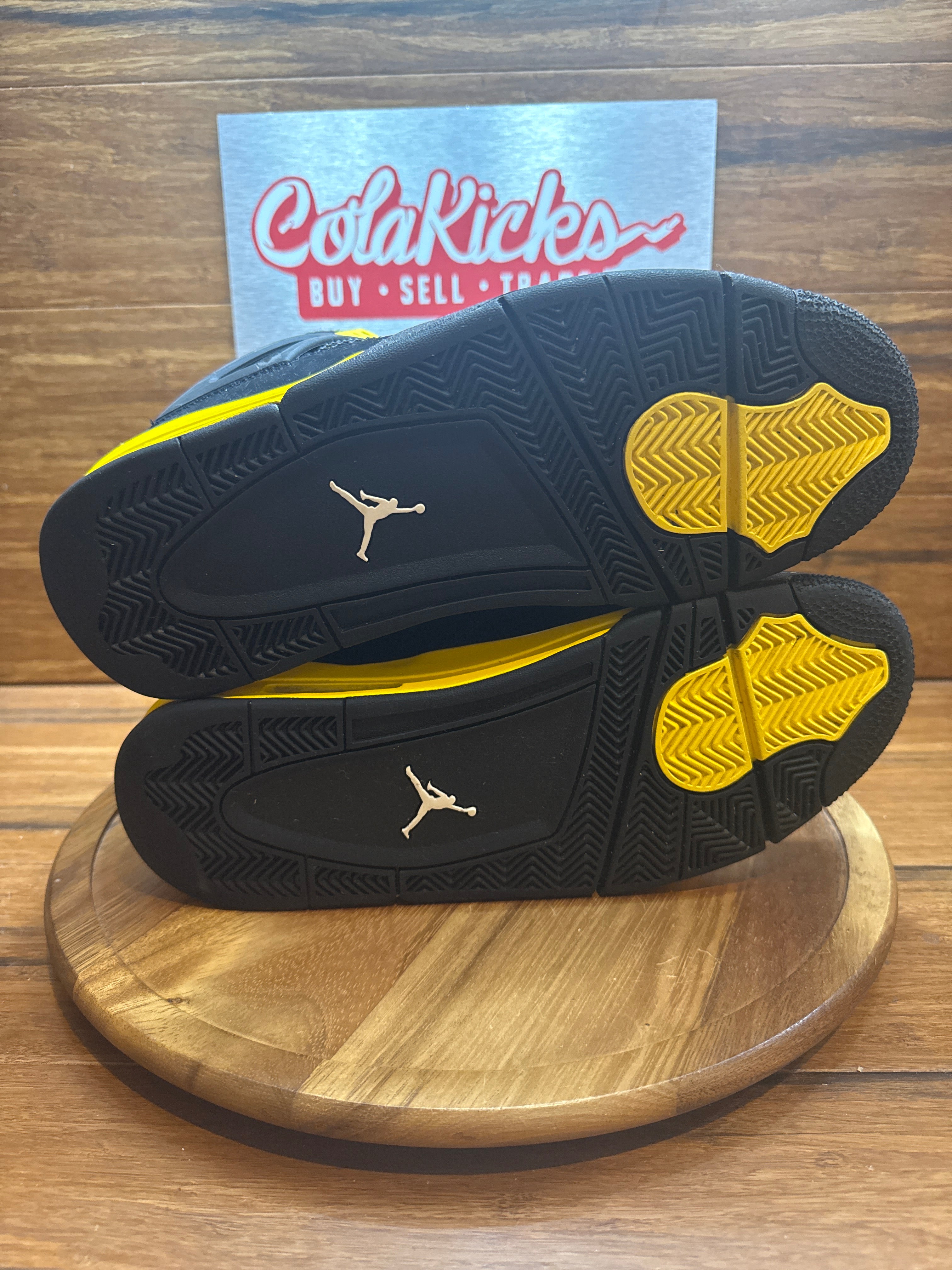 Jordan 4 Retro Thunder (2023)