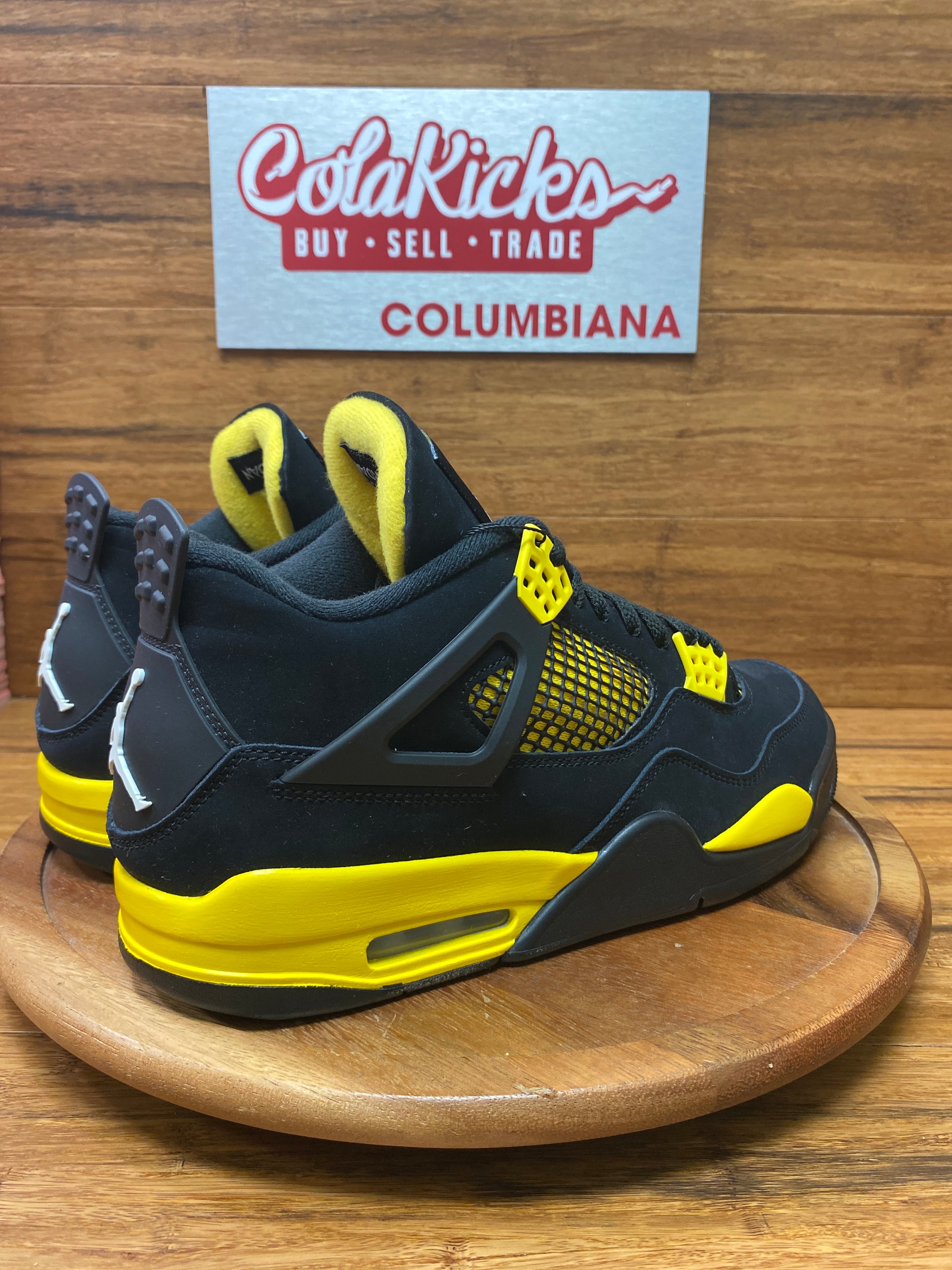 Jordan 4 Retro Thunder (2023)