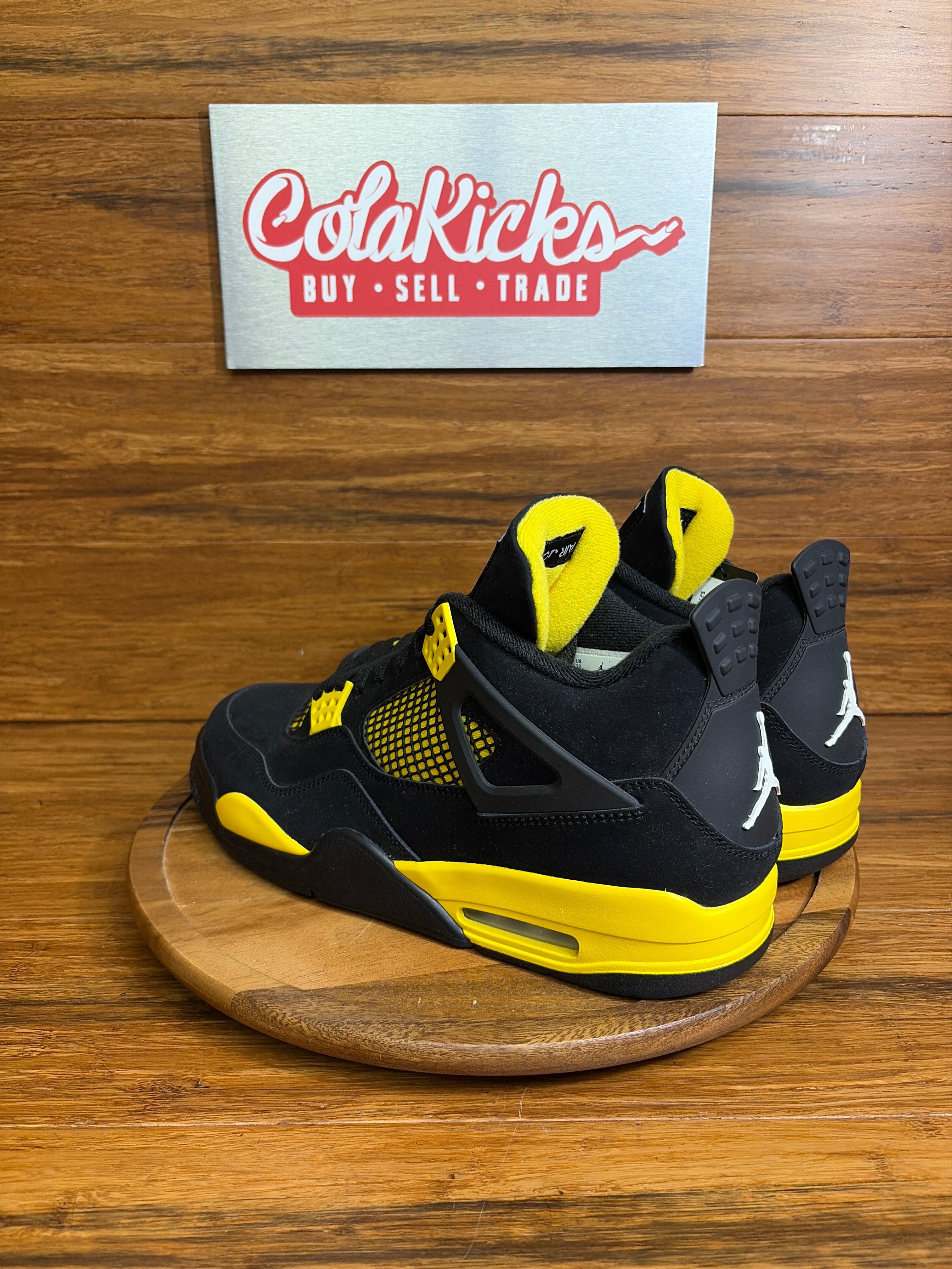 Jordan 4 Retro Thunder (2023)