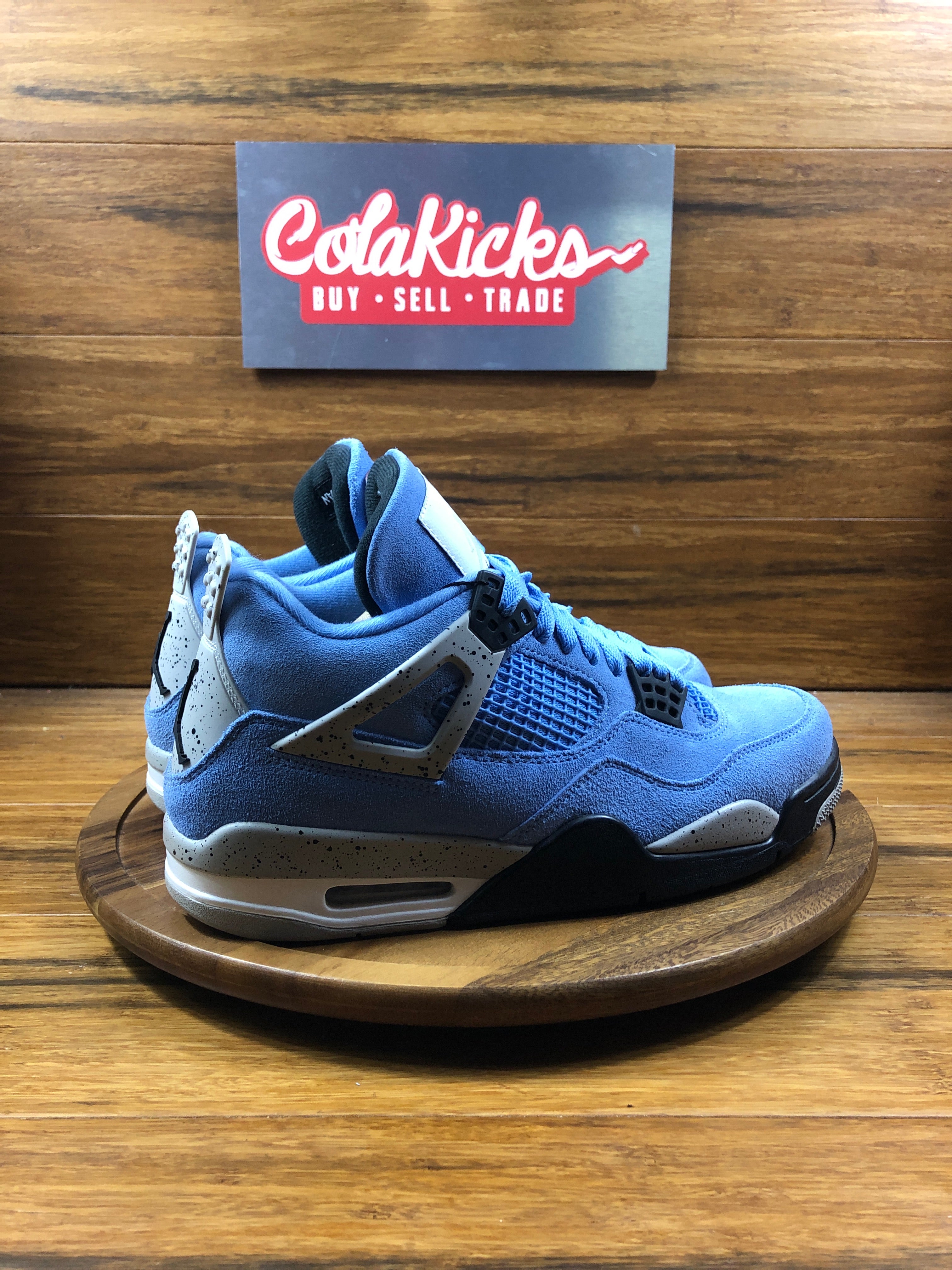 Jordan 4 Retro University Blue