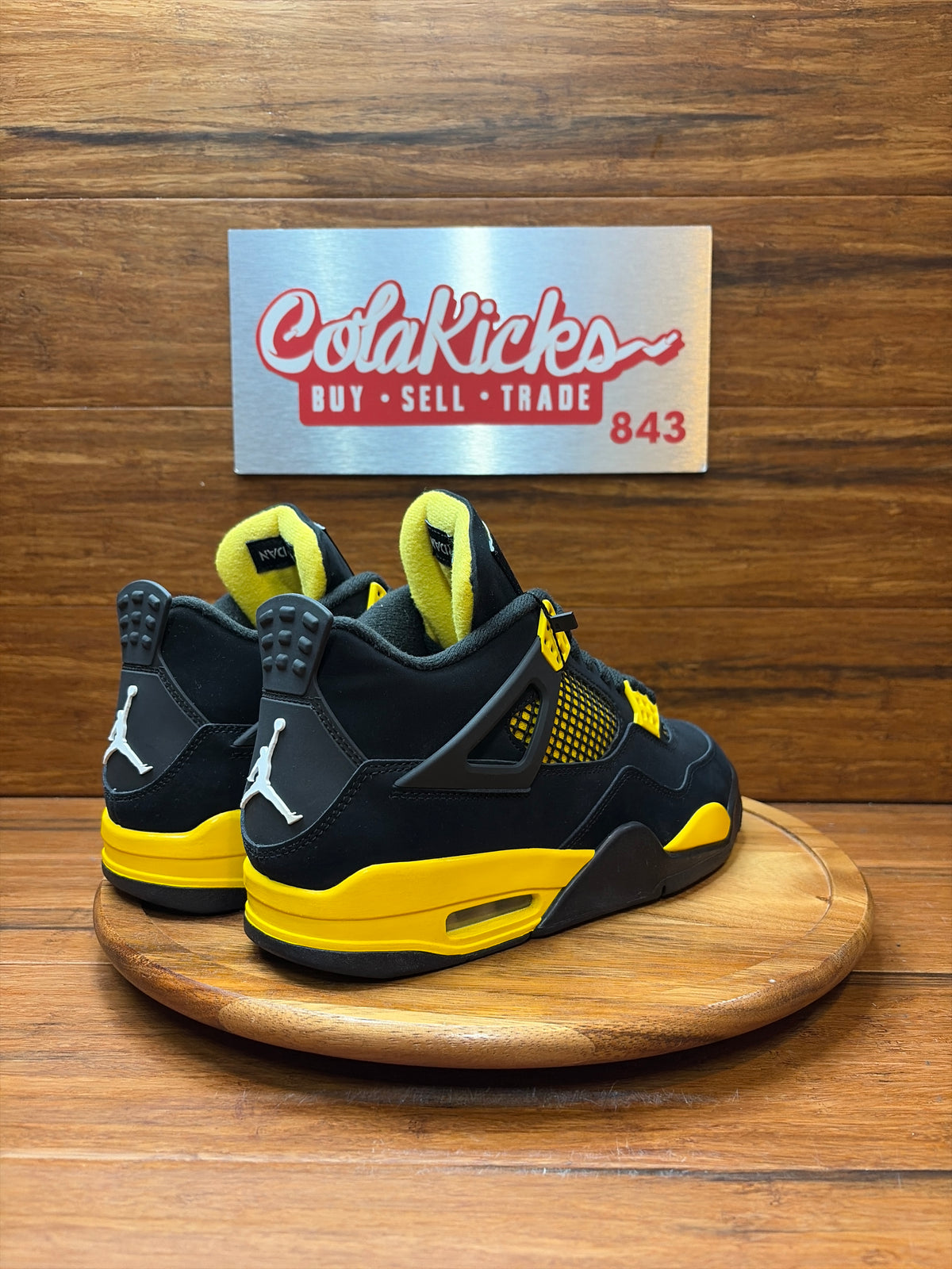 Jordan 4 Retro Thunder (2023)
