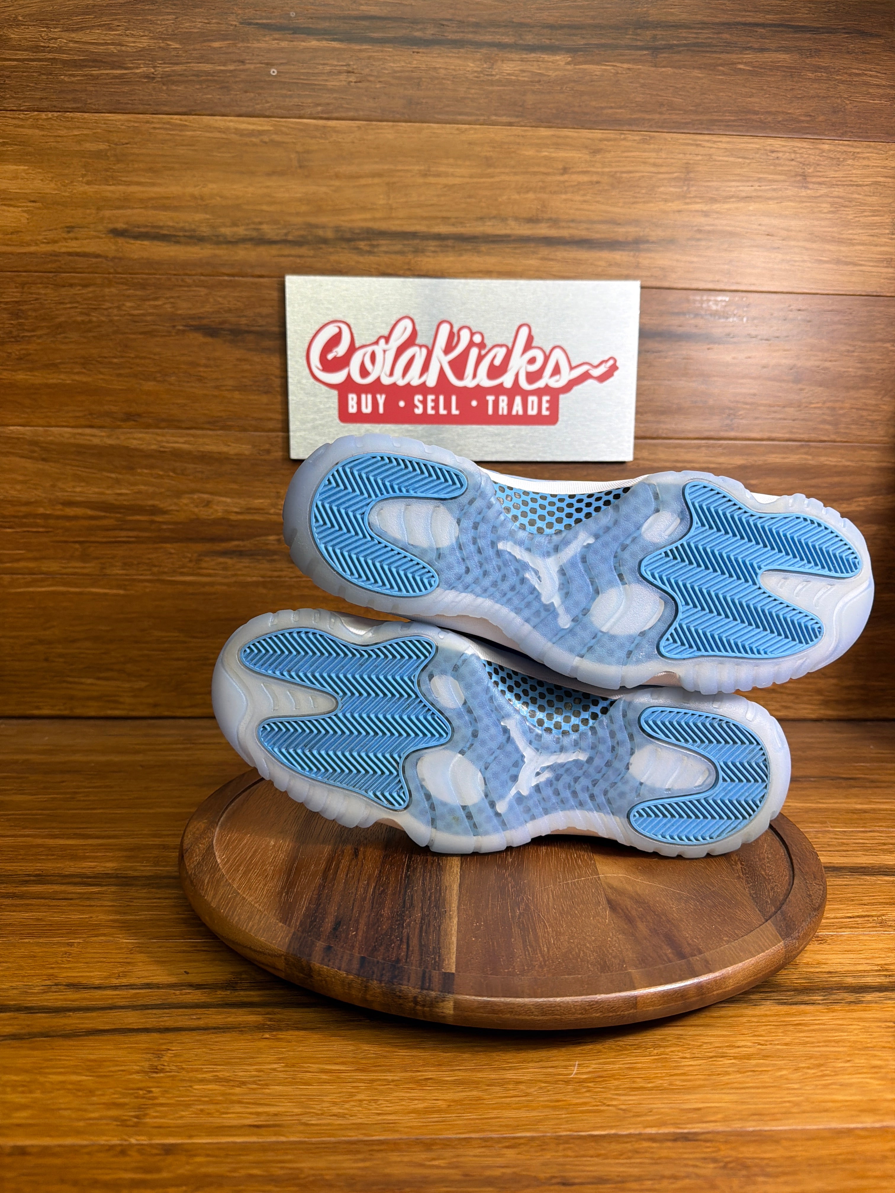 Jordan 11 Retro Low University Blue (2026)