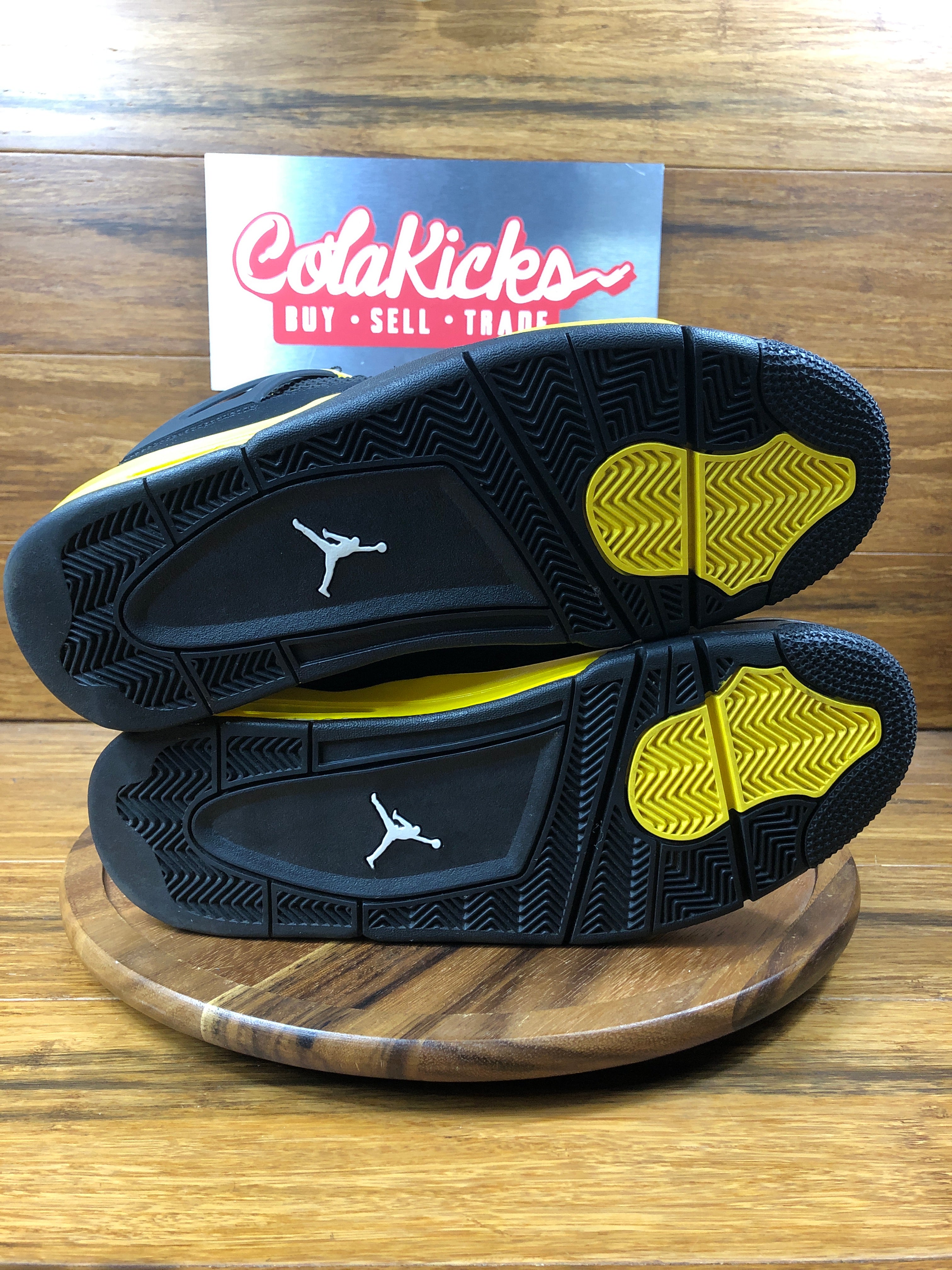 Jordan 4 Retro Thunder (2023)