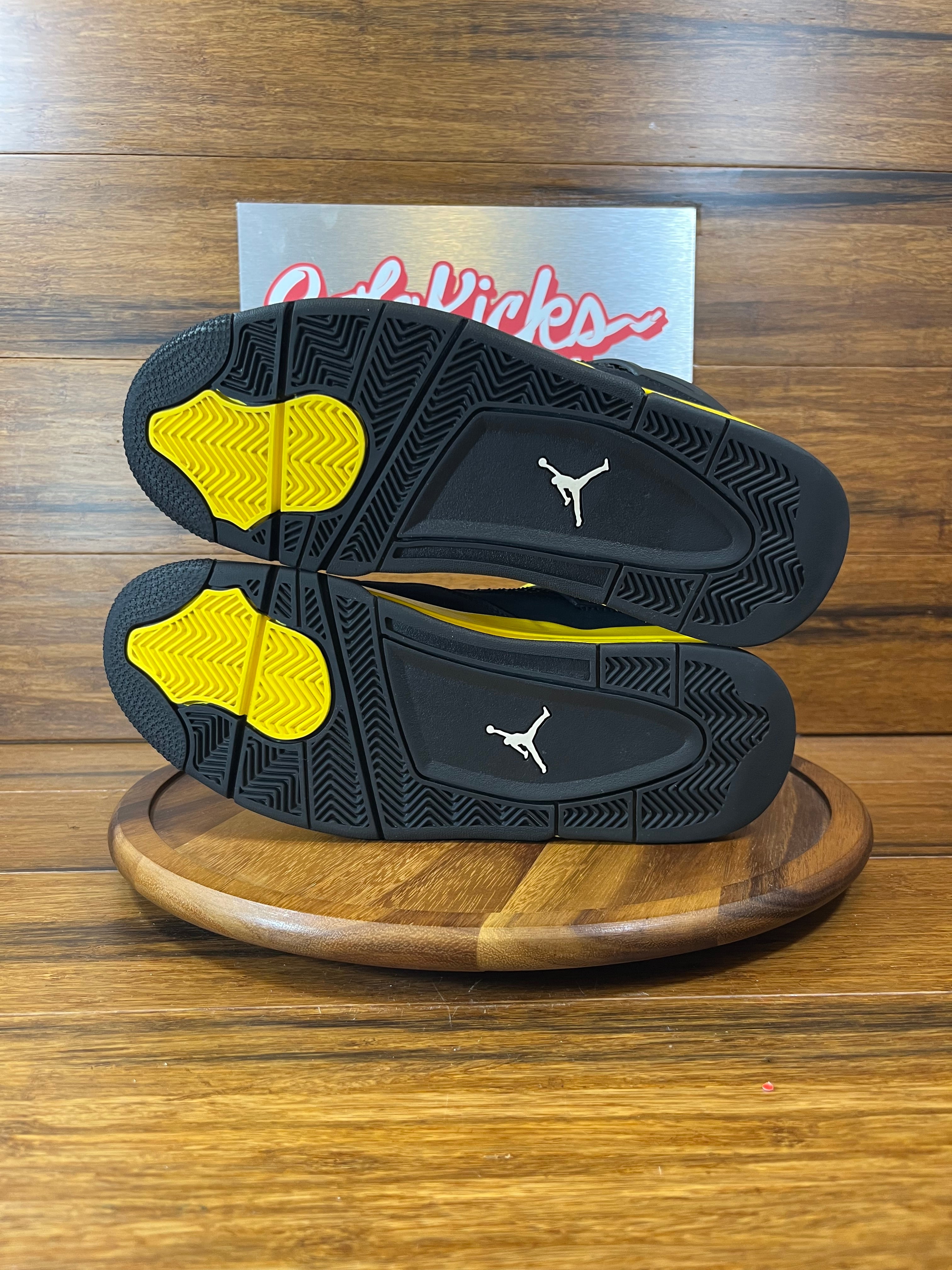Jordan 4 Retro Thunder (2023)