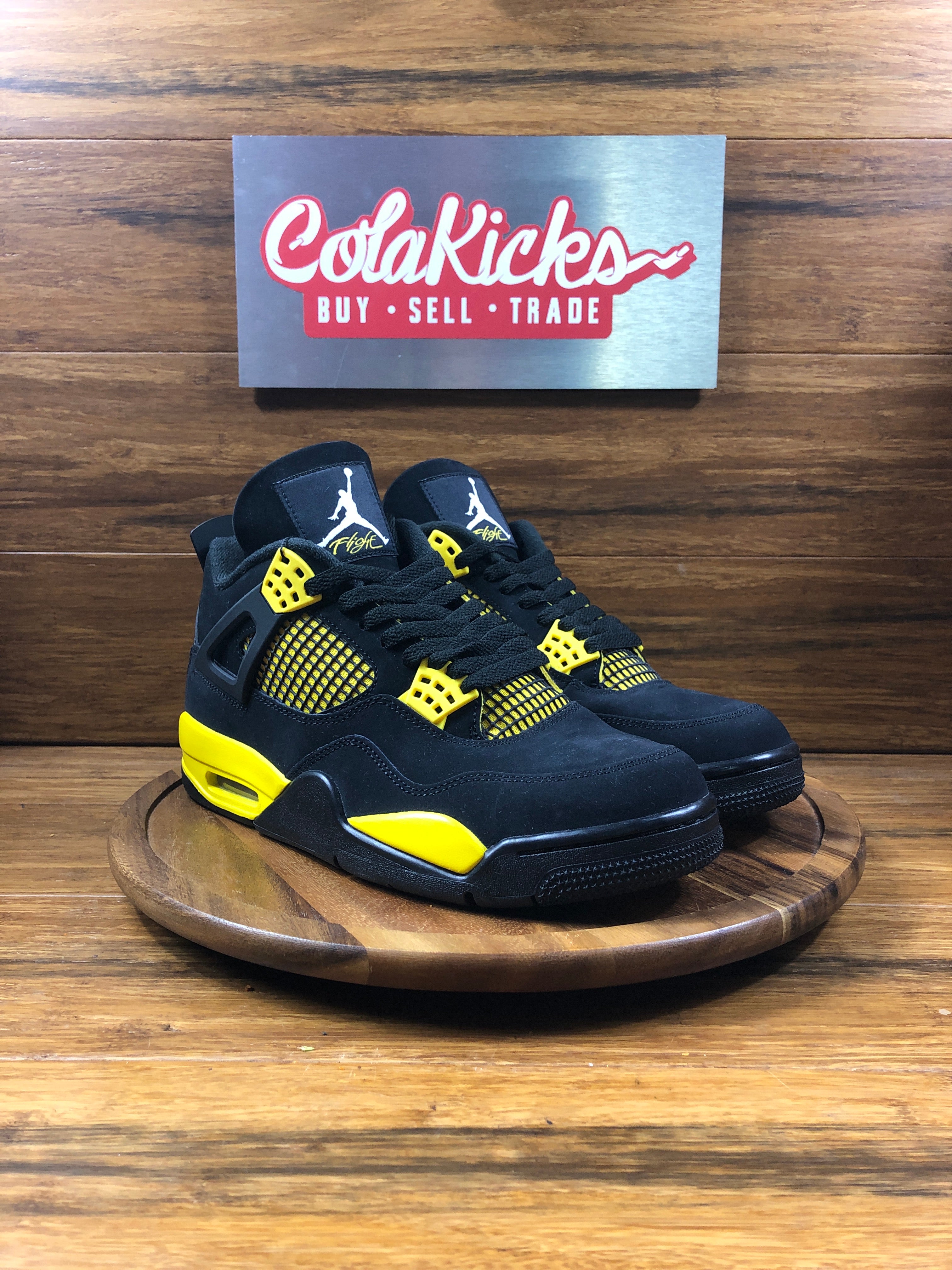 Jordan 4 Retro Thunder (2023)