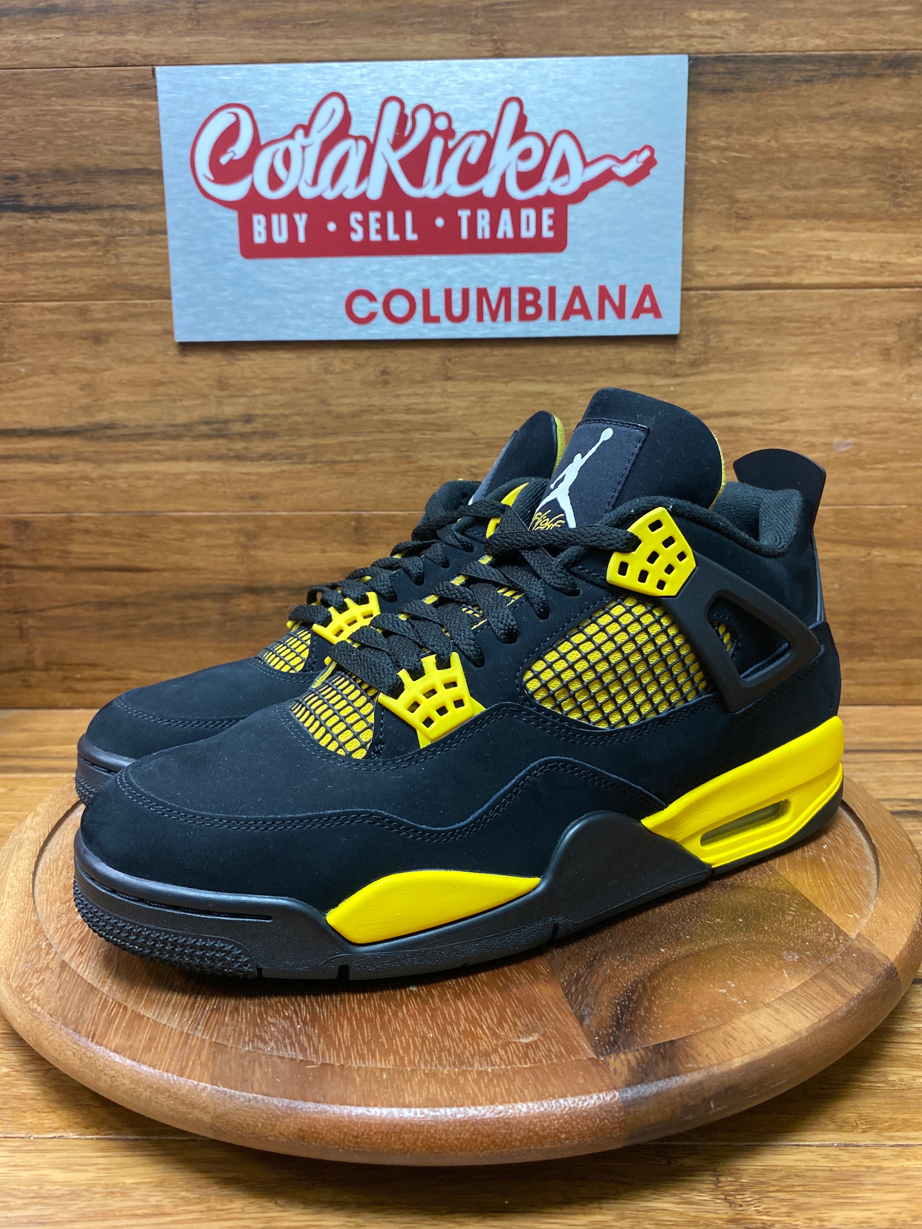 Jordan 4 Retro Thunder (2023)