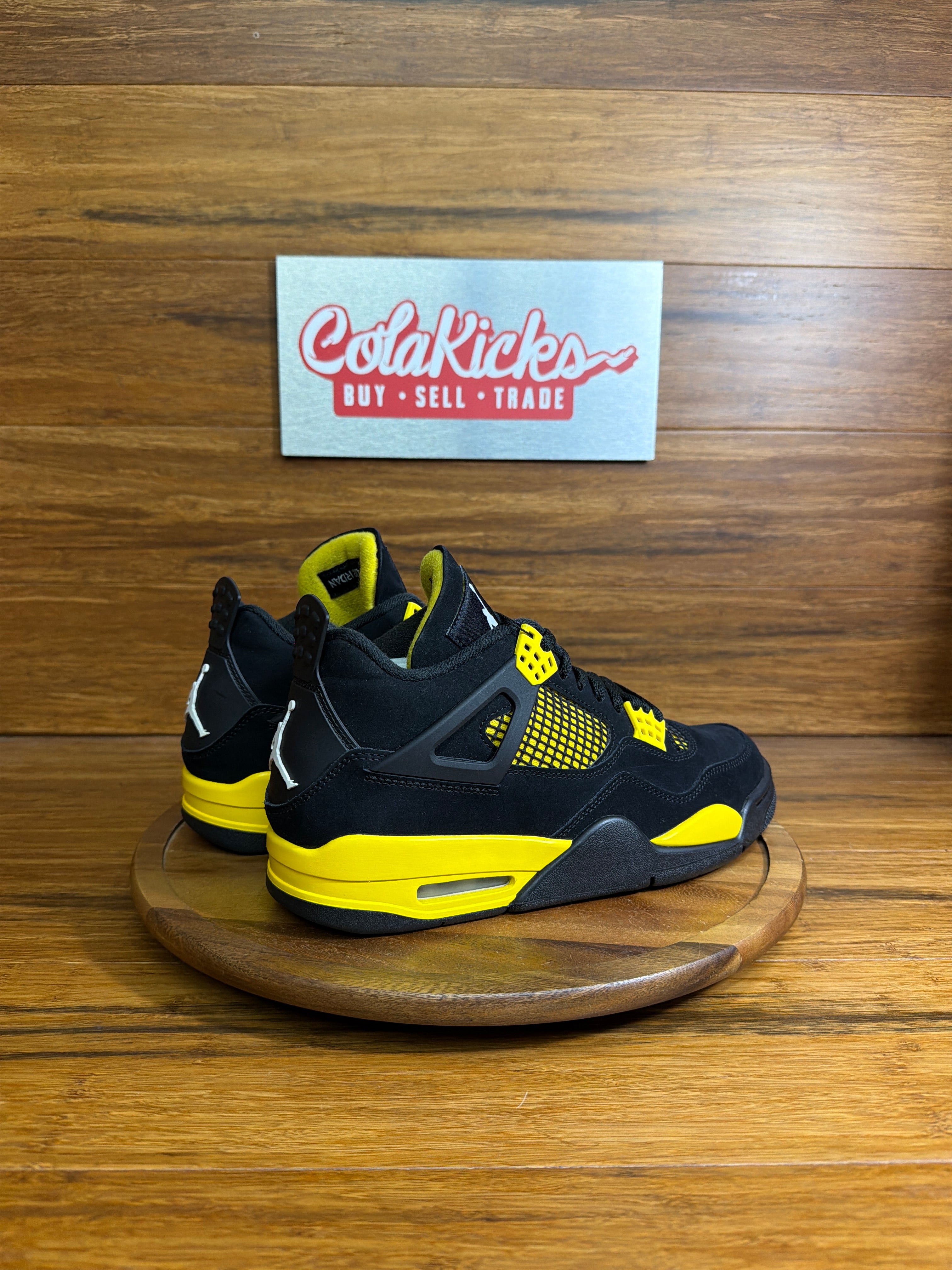 Jordan 4 Retro Thunder (2023)