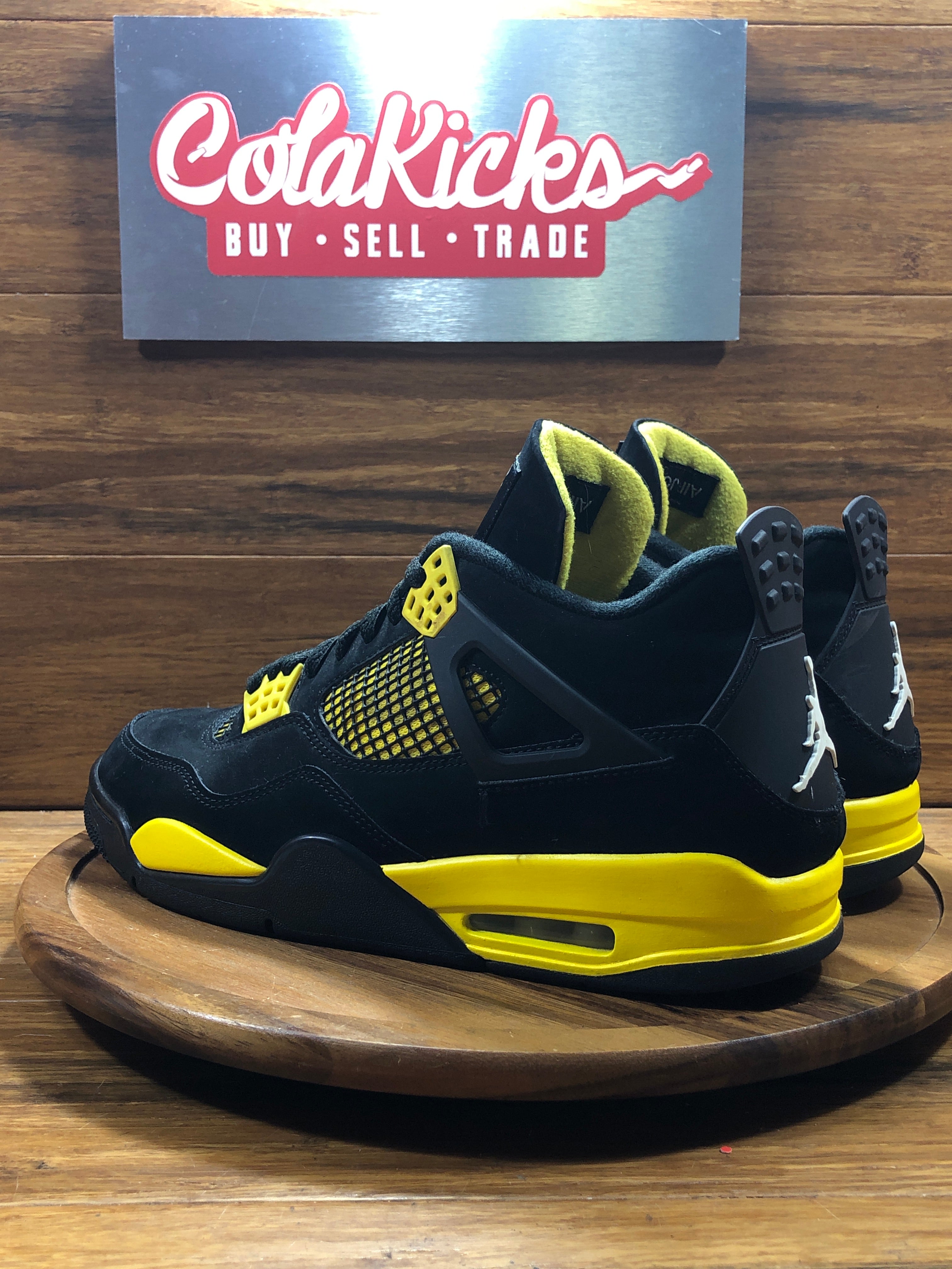 Jordan 4 Retro Thunder (2023)