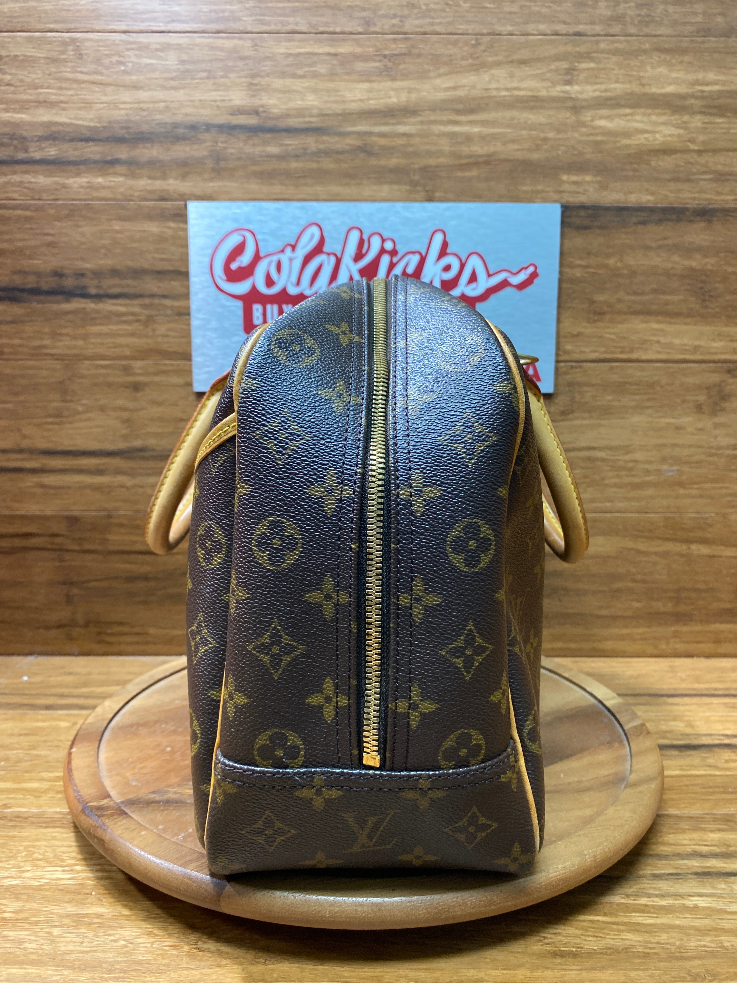 Louis Vuitton Monogram Dueville