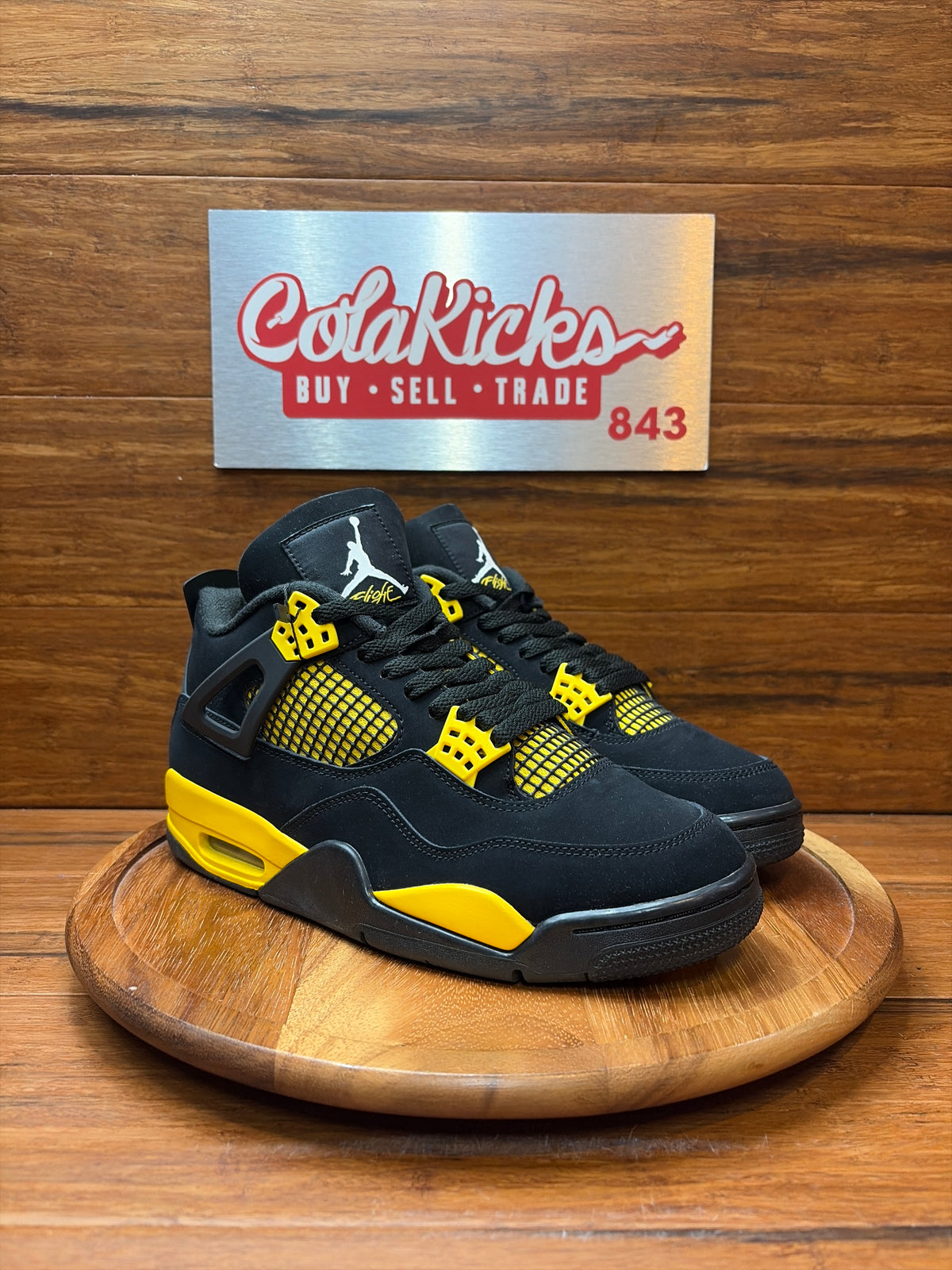 Jordan 4 Retro Thunder (2023)