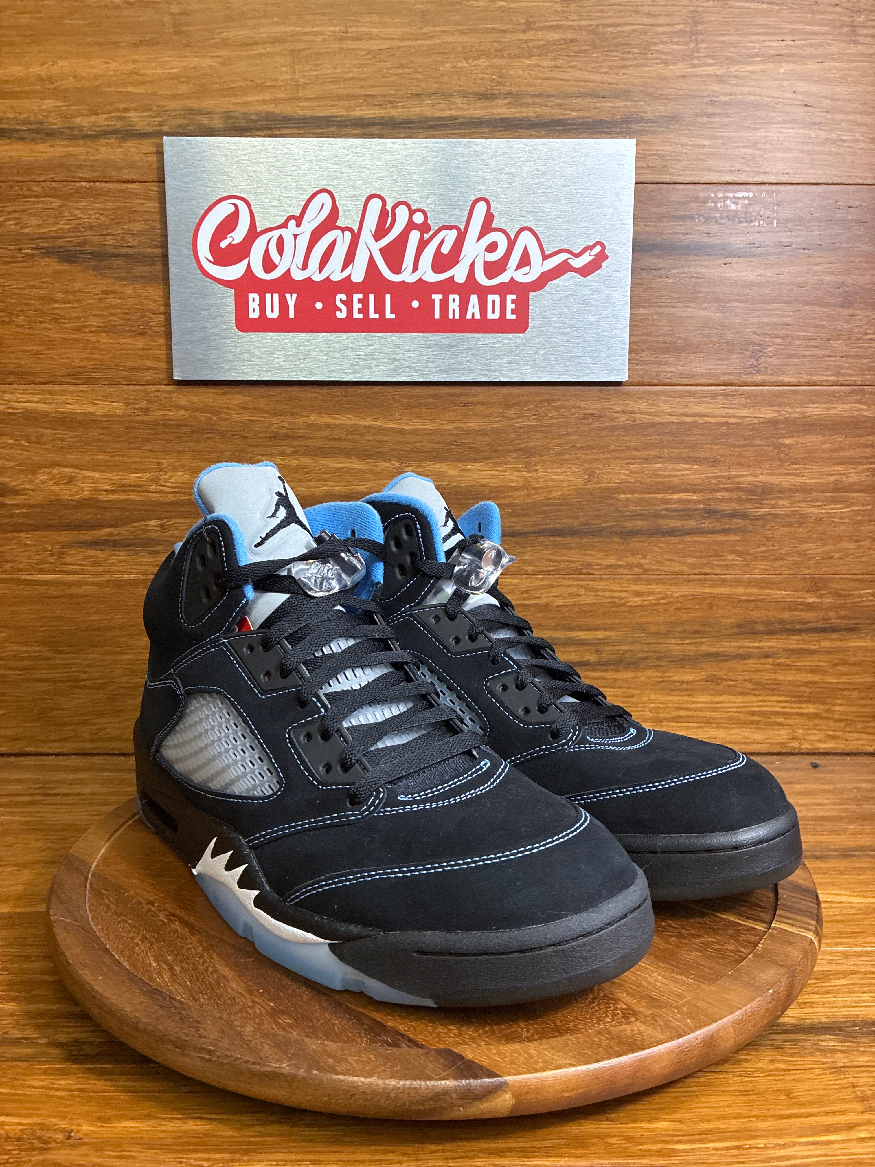 Jordan 5 Retro Black University Blue (2026)