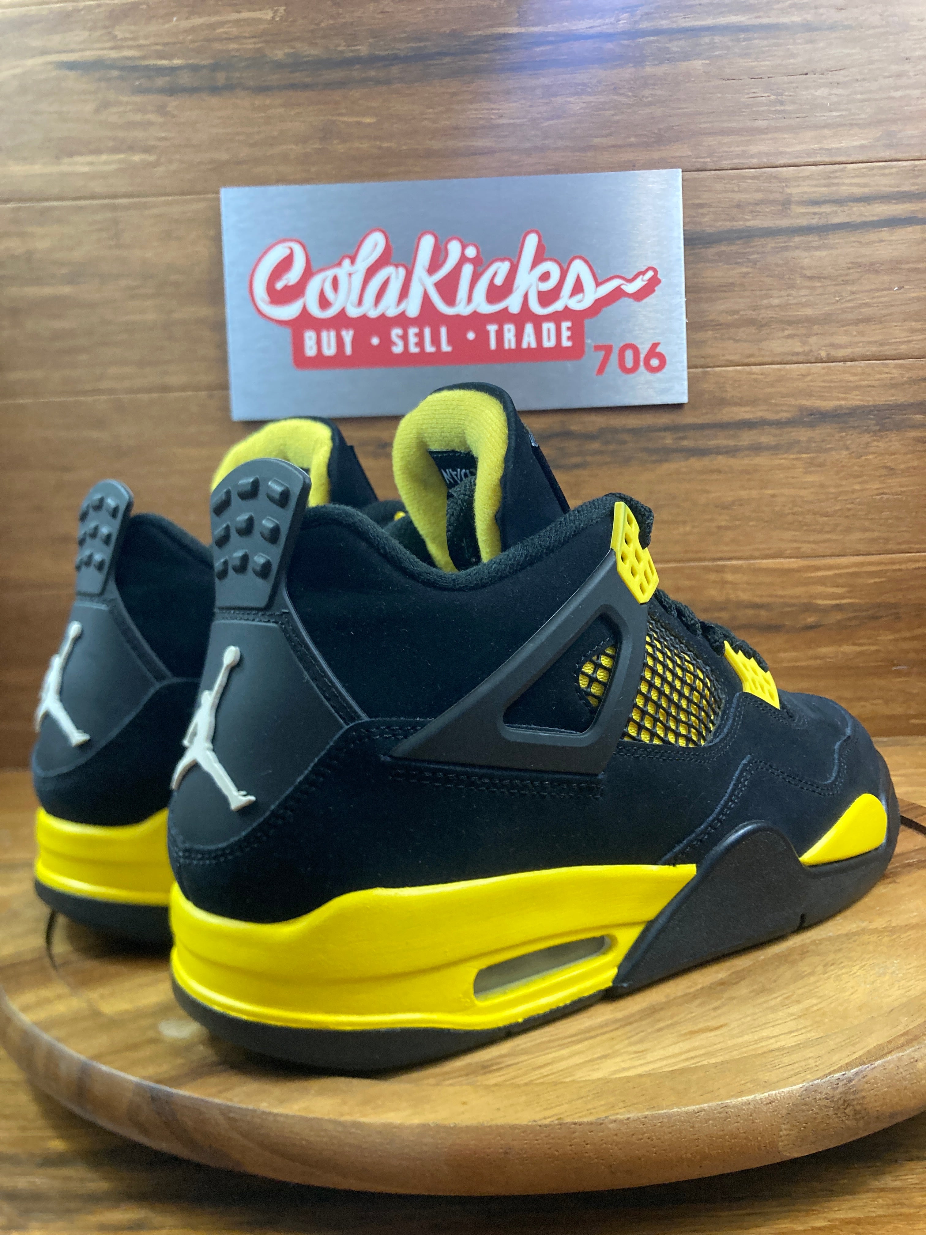 Jordan 4 Retro Thunder (2023)