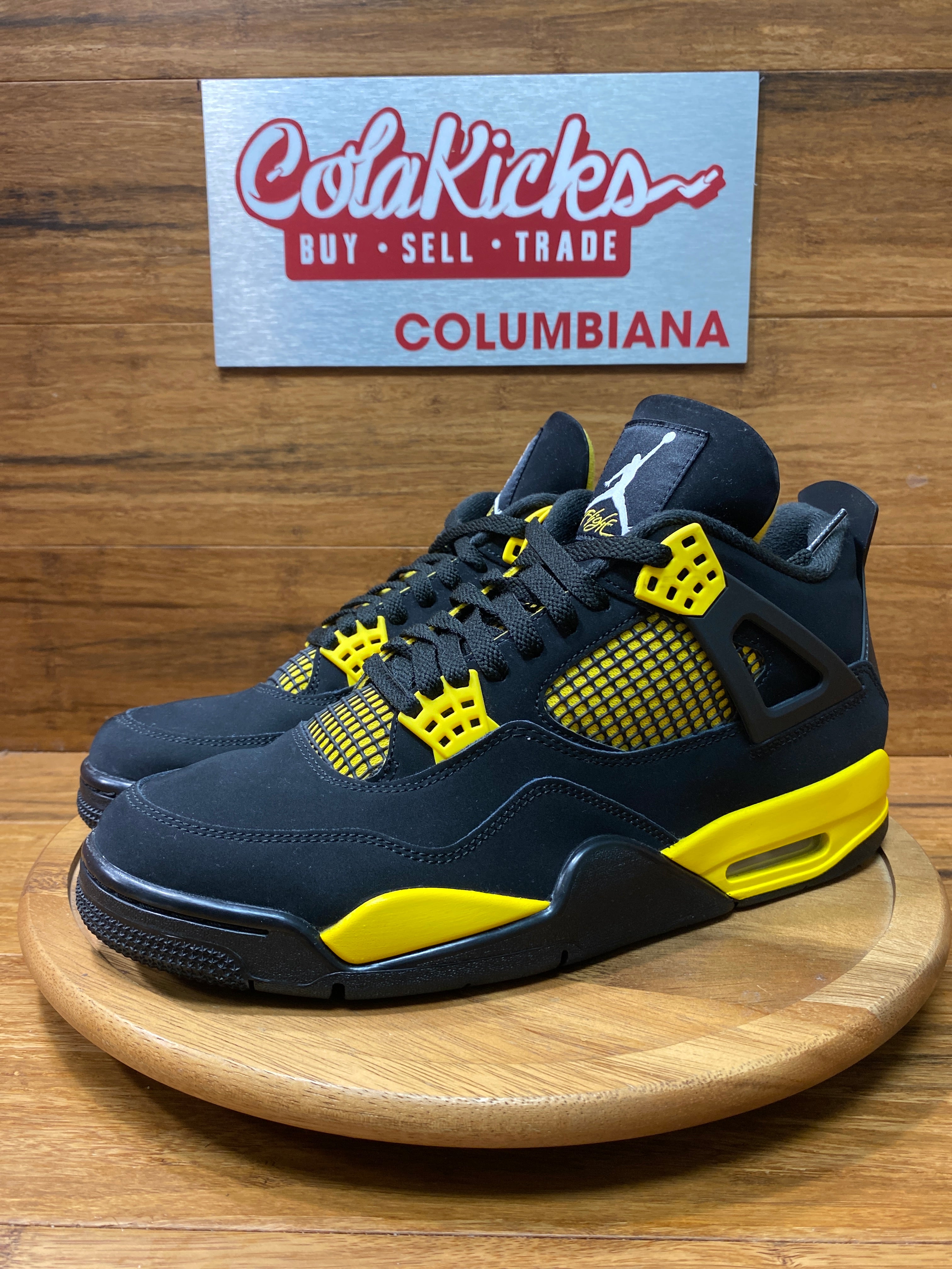 Jordan 4 Retro Thunder (2023)