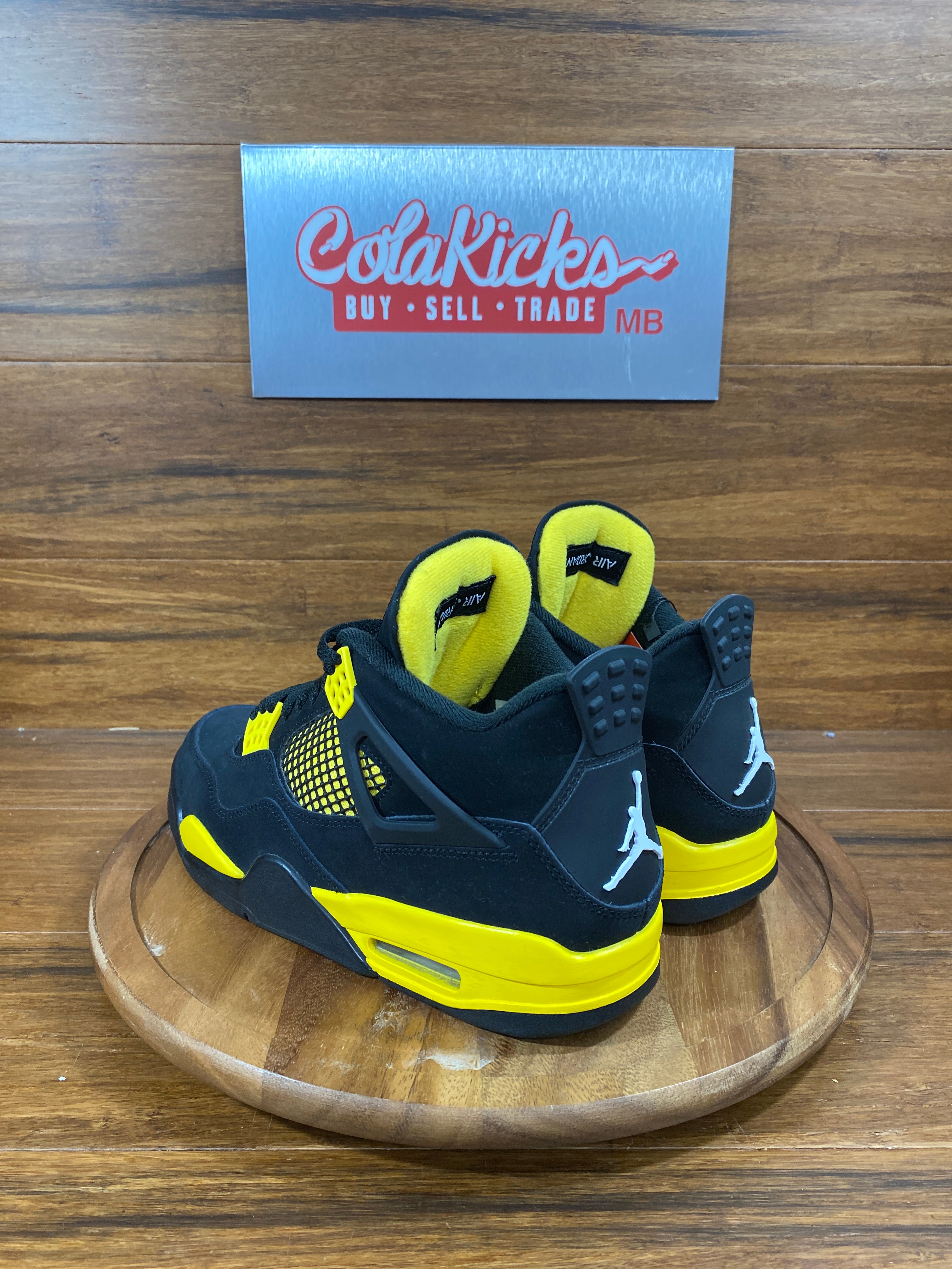 Jordan 4 Retro Thunder (2023)