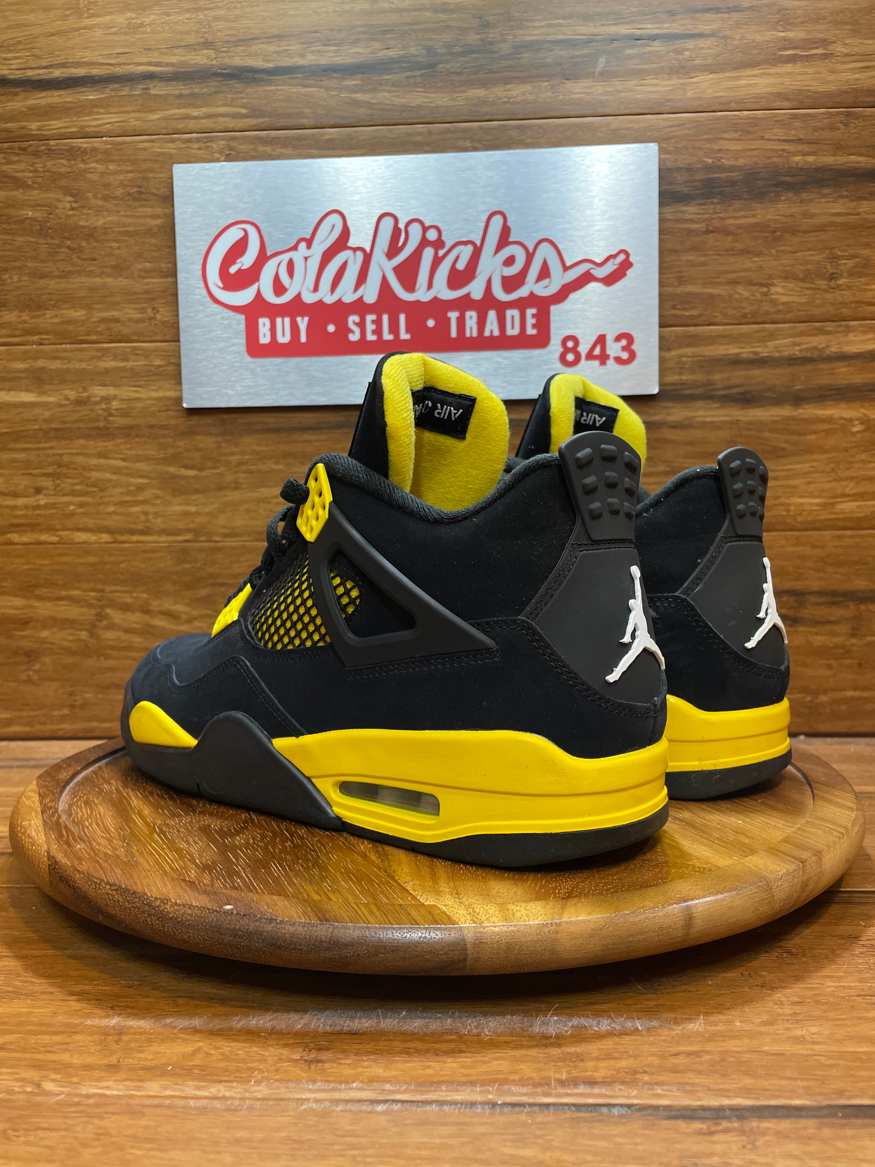 Jordan 4 Retro Thunder (2023)