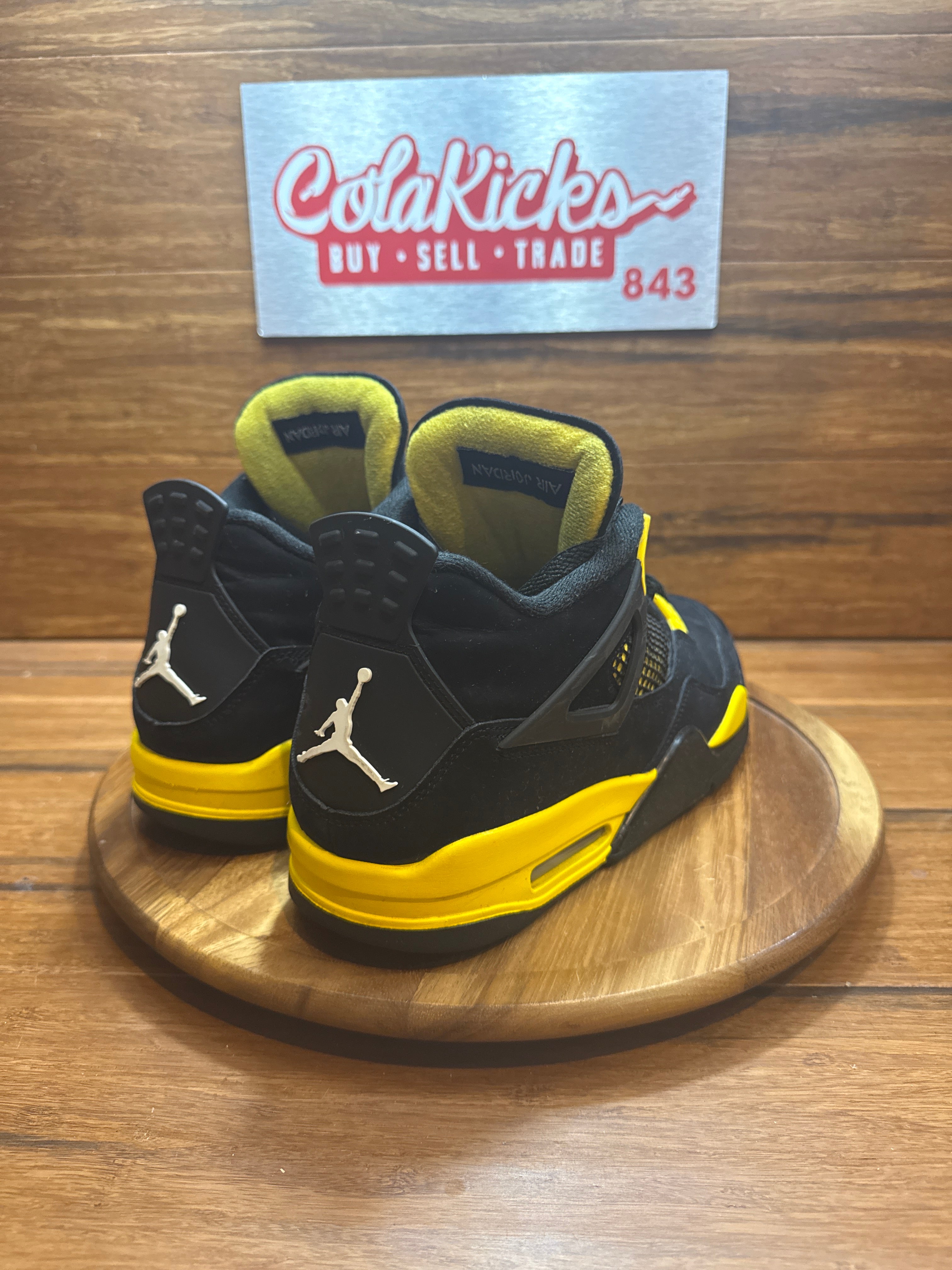 Jordan 4 Retro Thunder (2023)