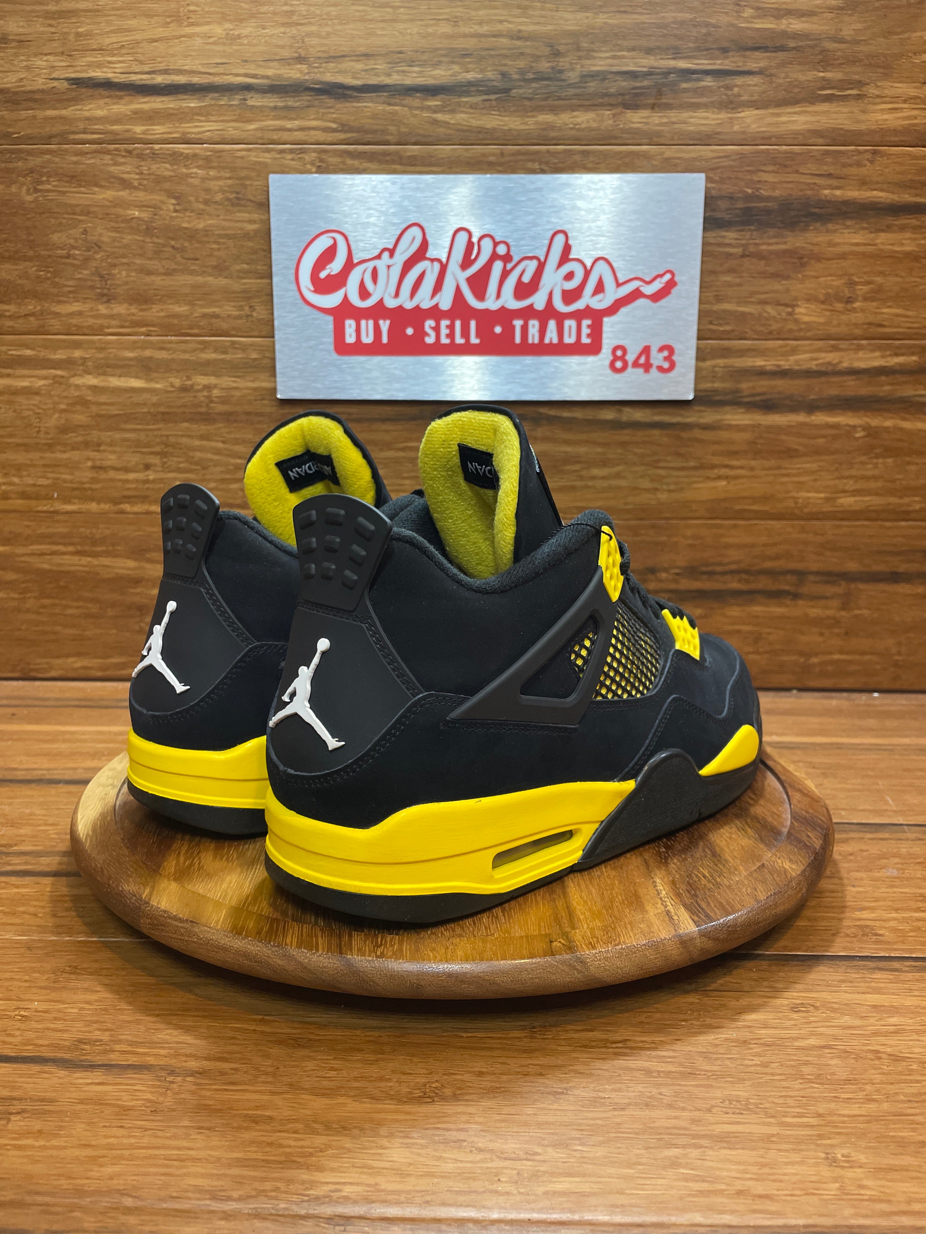 Jordan 4 Retro Thunder (2023)