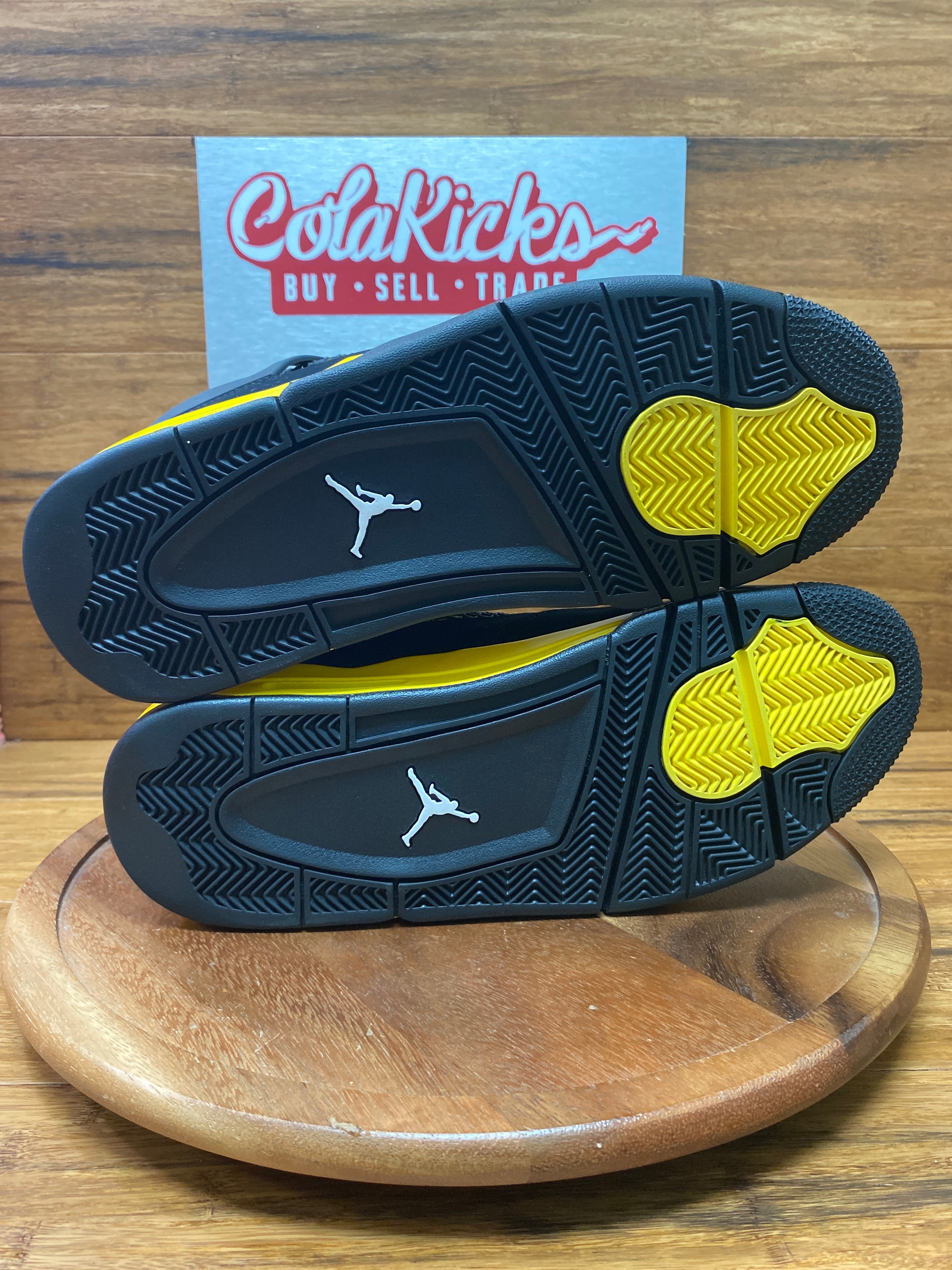 Jordan 4 Retro Thunder (2023)