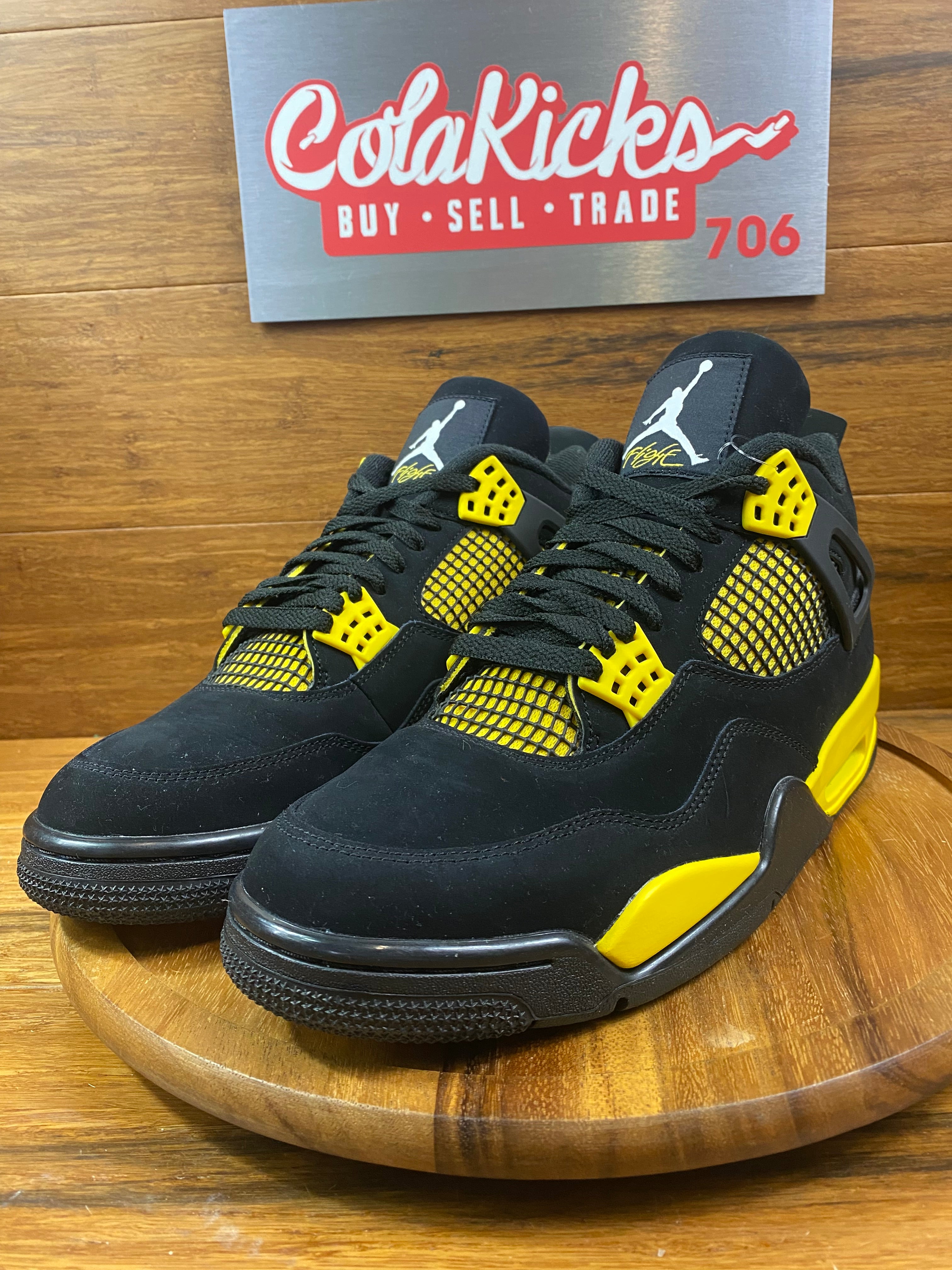 Jordan 4 Retro Thunder (2023)