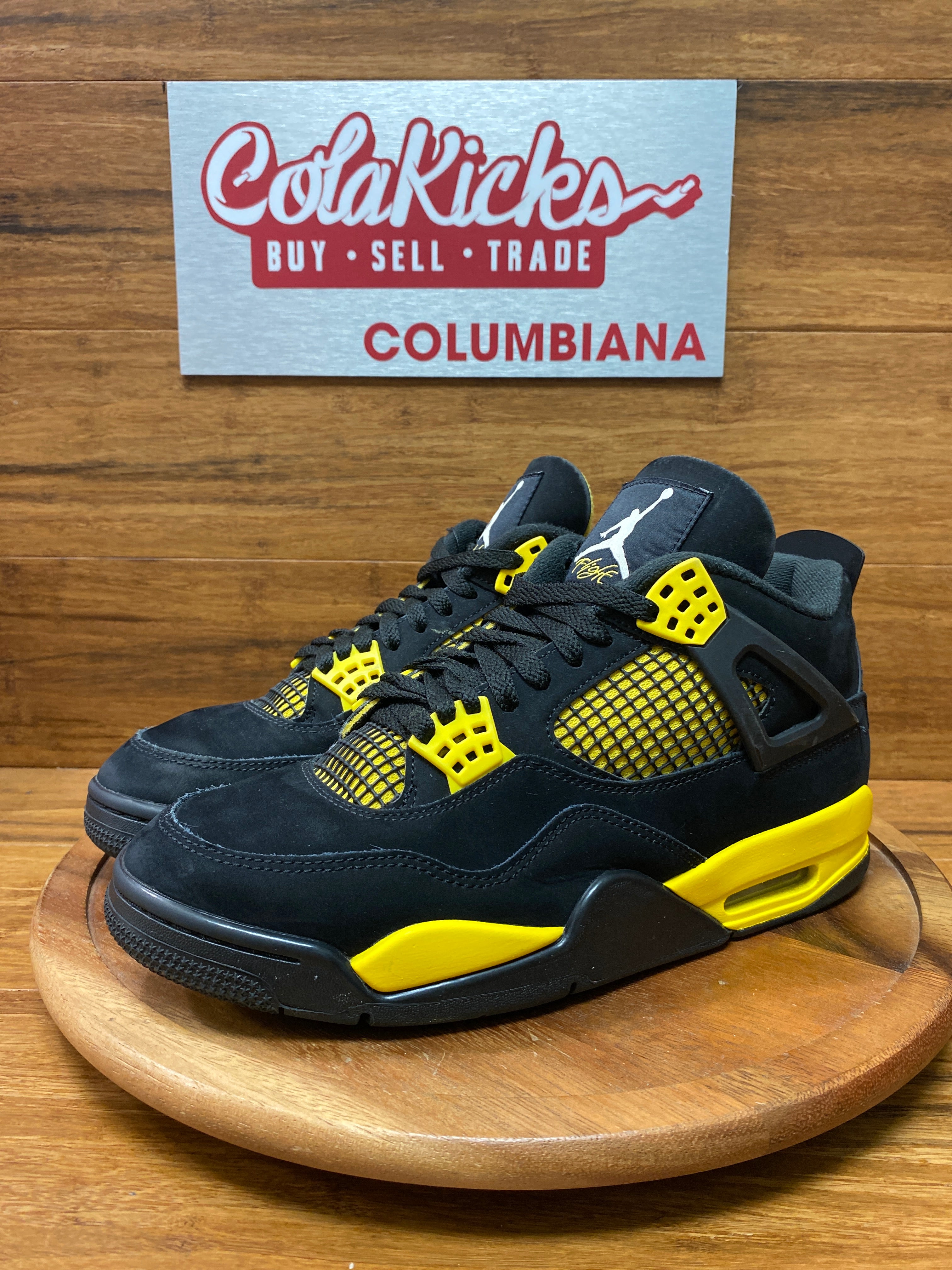 Jordan 4 Retro Thunder (2023)