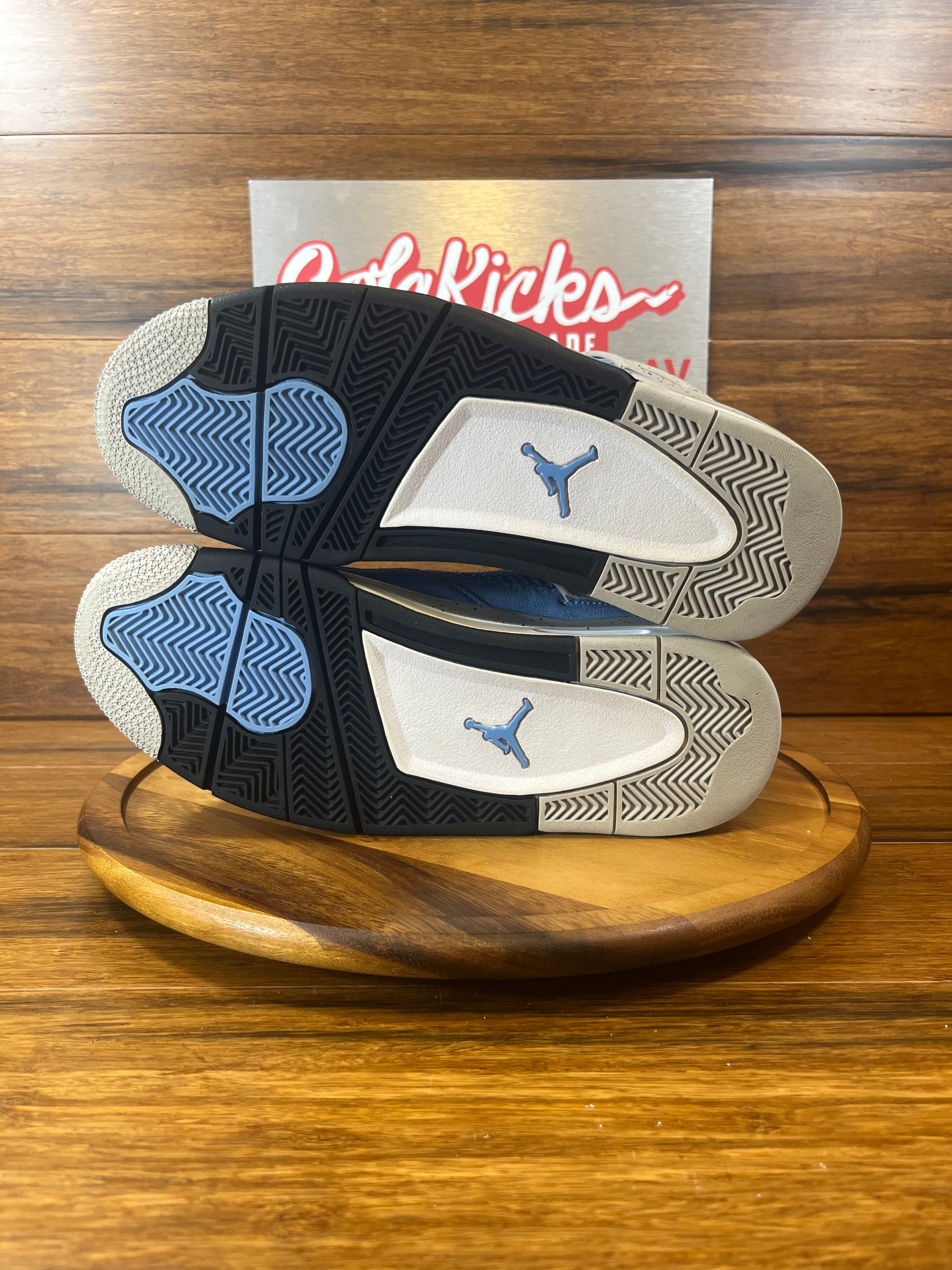 Jordan 4 Retro University Blue