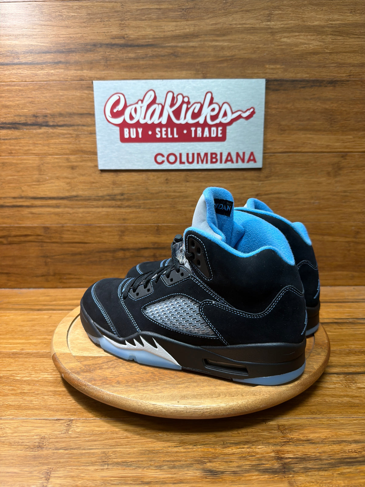 Jordan 5 Retro Black University Blue (2026)