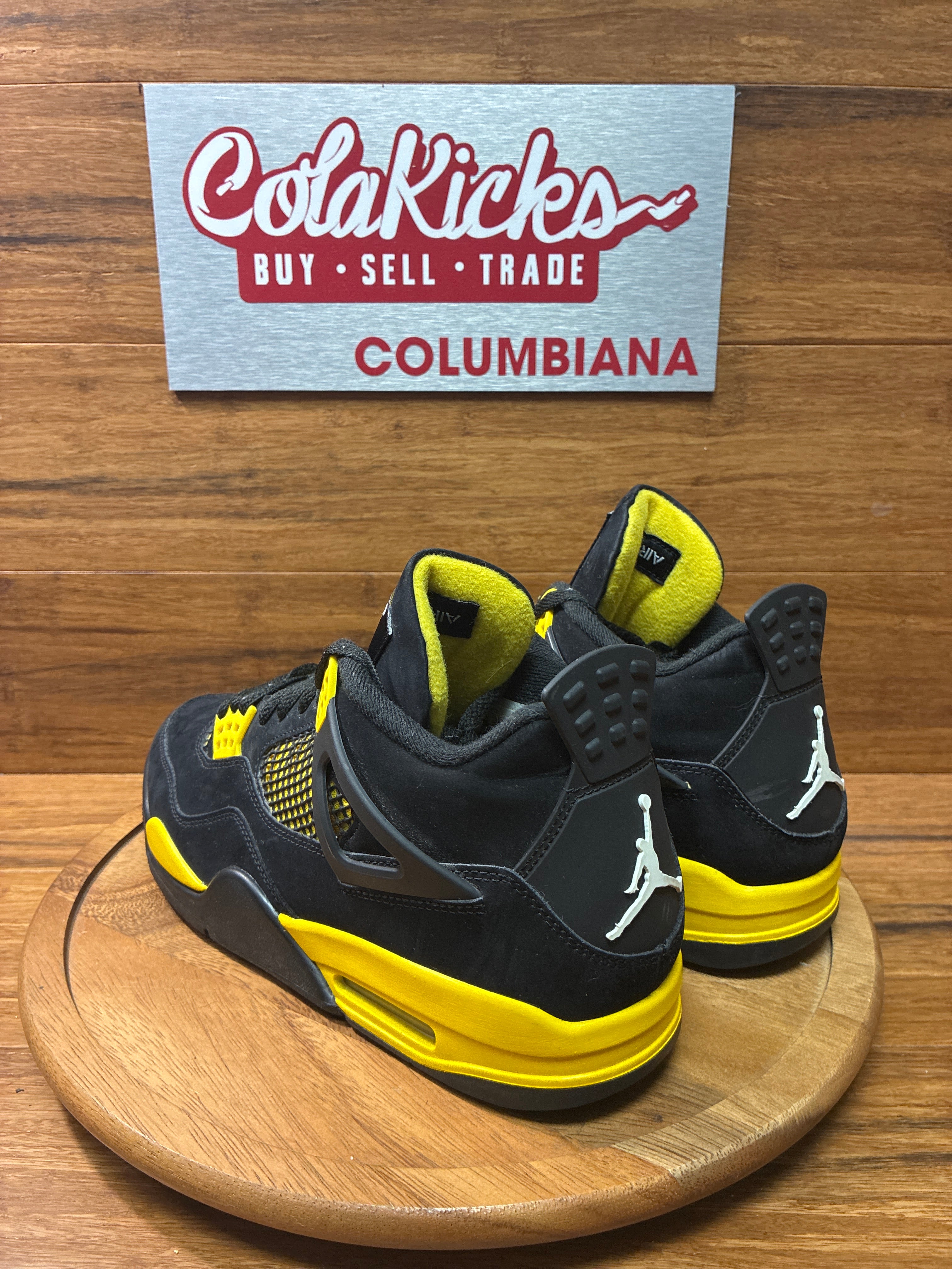 Jordan 4 Retro Thunder (2023)