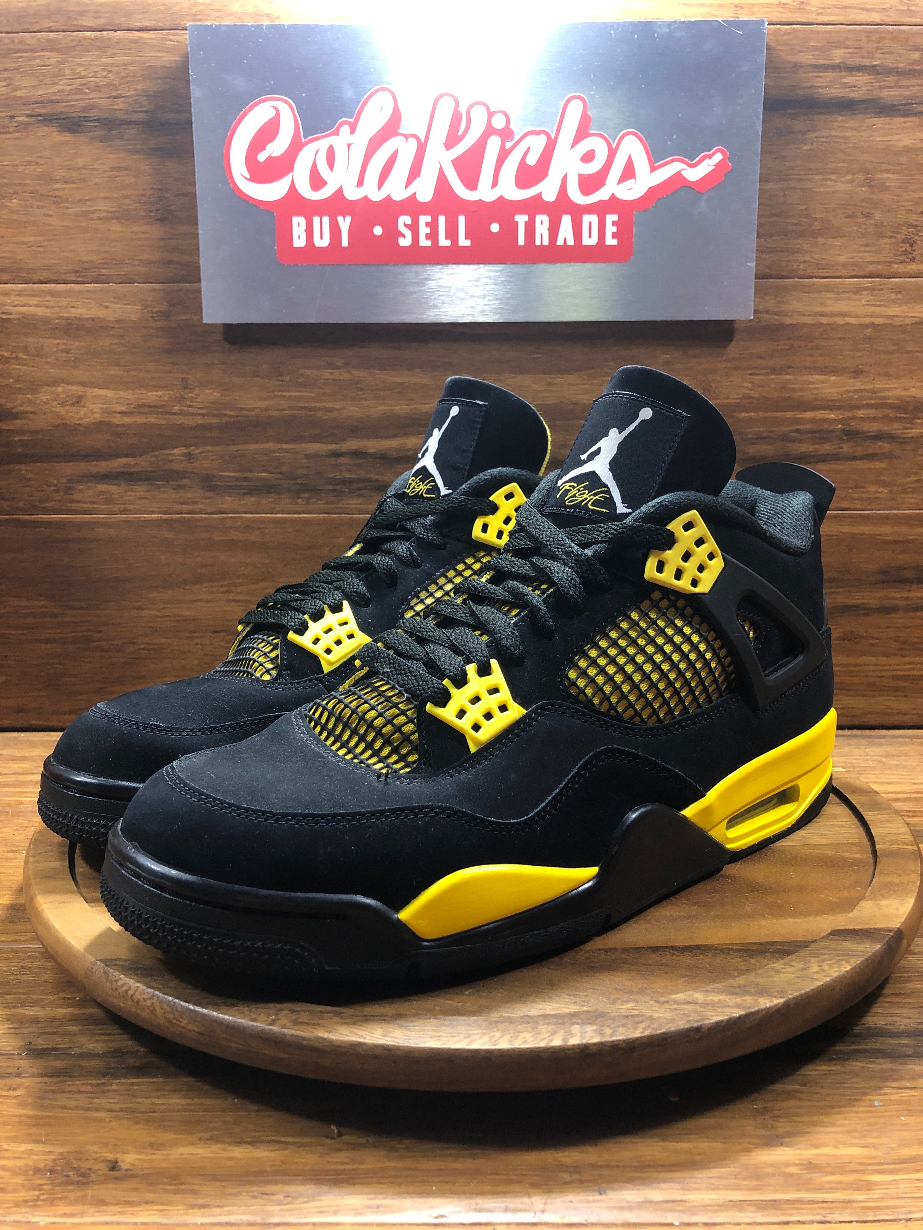 Jordan 4 Retro Thunder (2023)