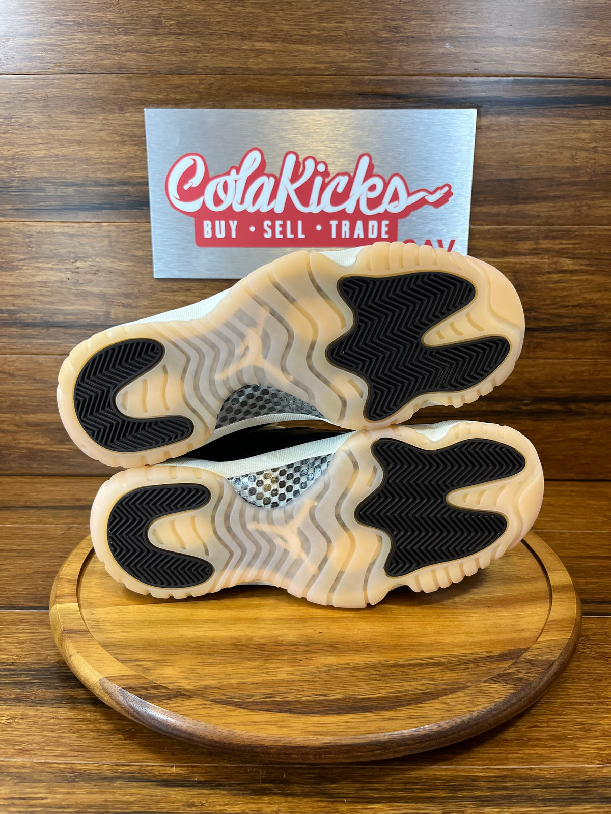 Jordan 11 Retro Neapolitan (Women's)