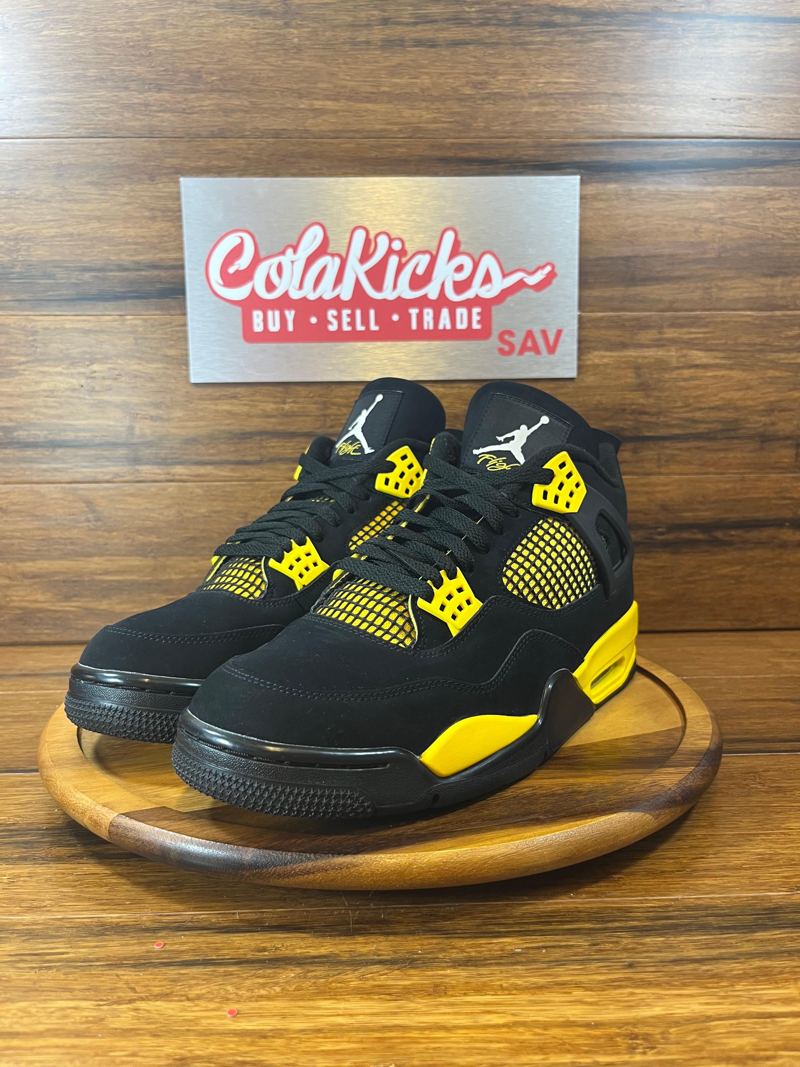 Jordan 4 Retro Thunder (2023)