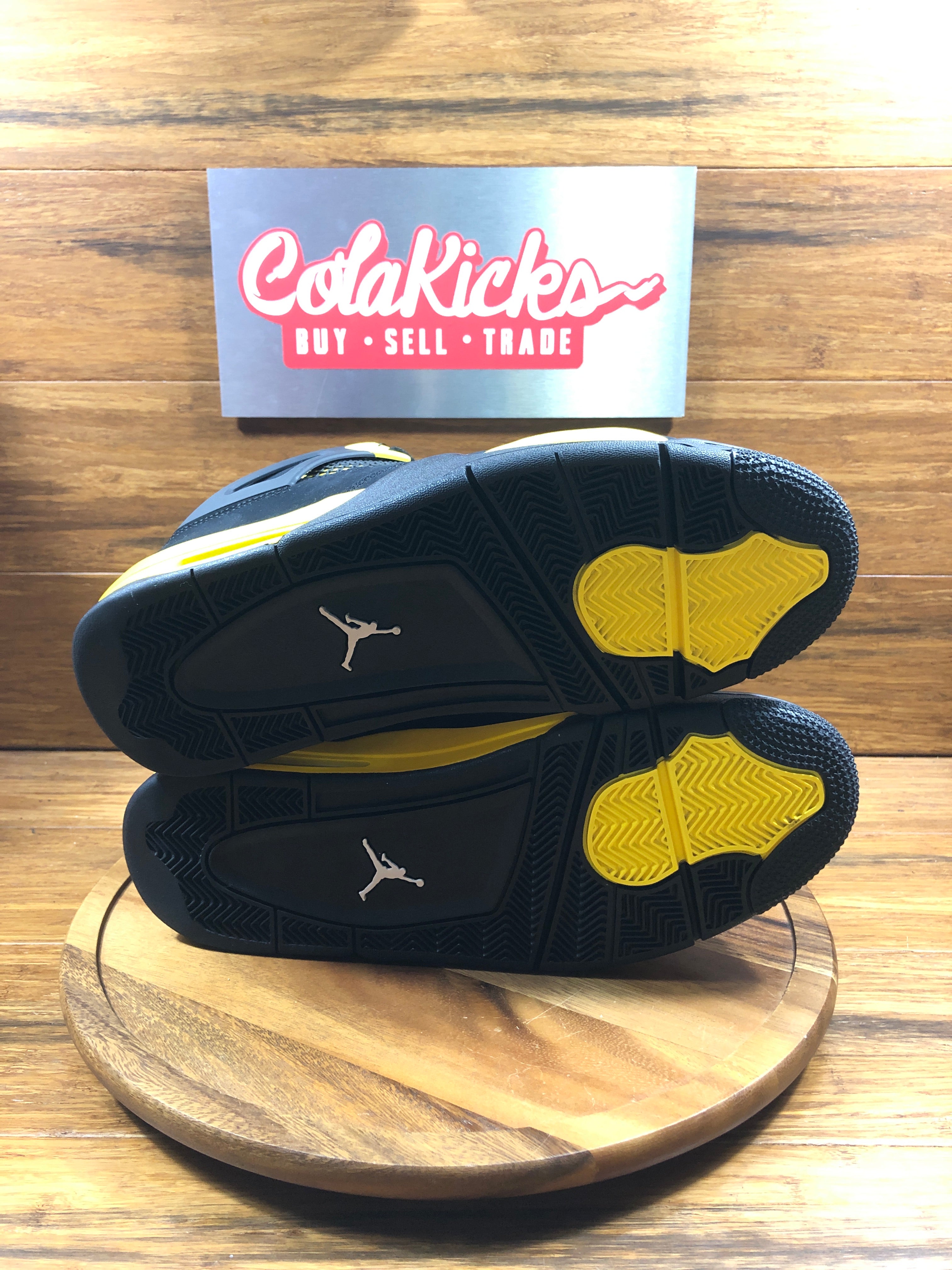 Jordan 4 Retro Thunder (2023)