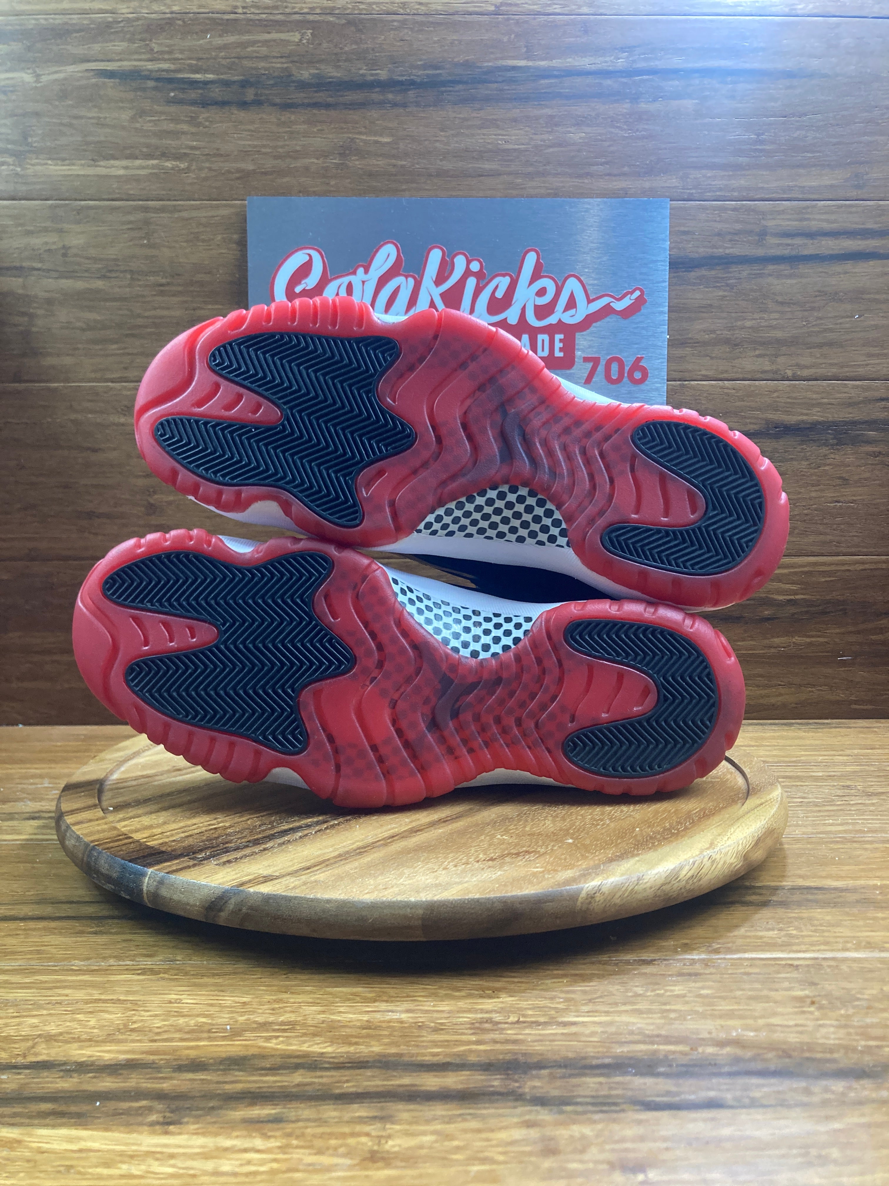 Jordan 11 Retro Playoffs Bred (2019)