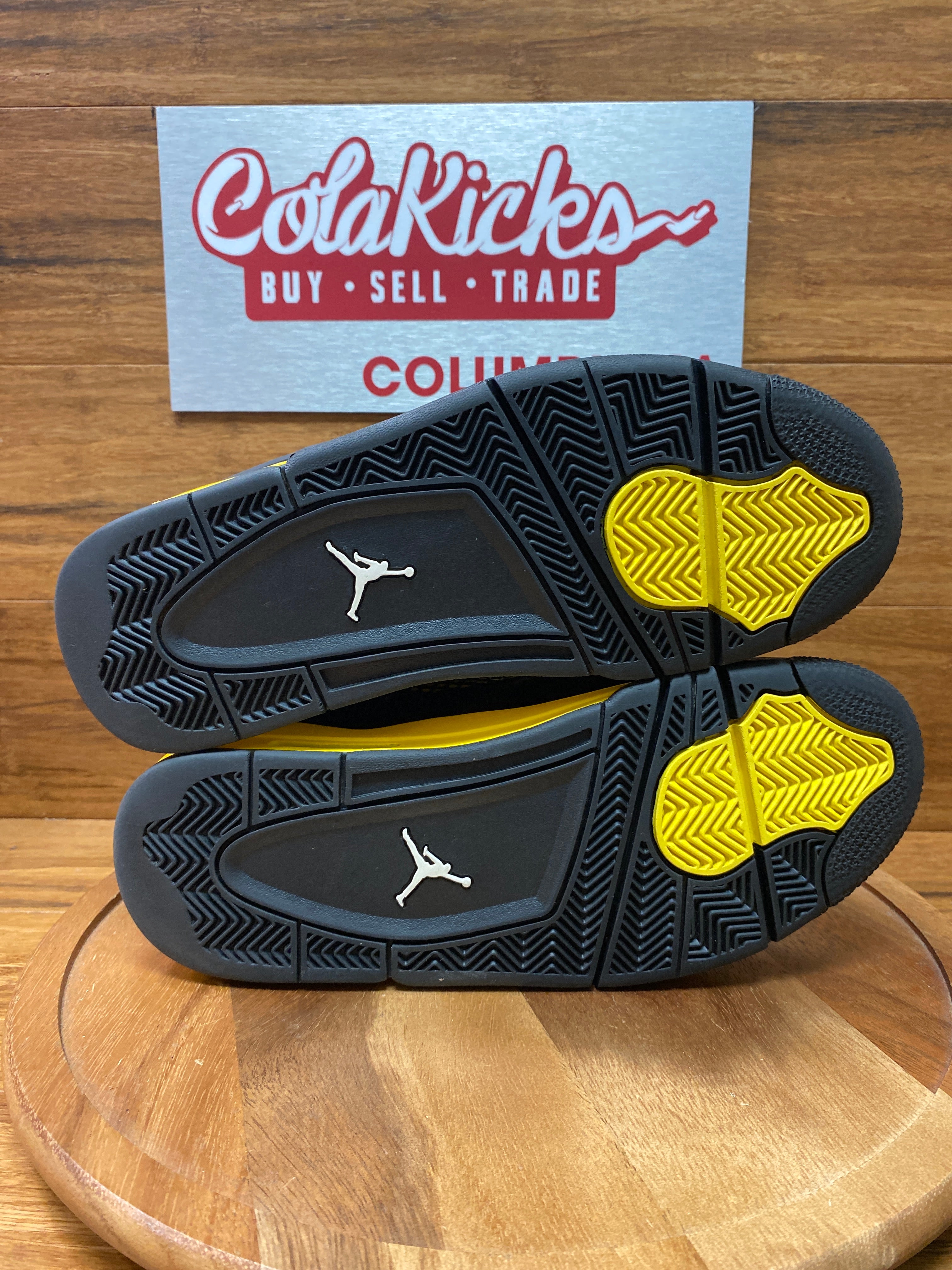 Jordan 4 Retro Thunder (2023)