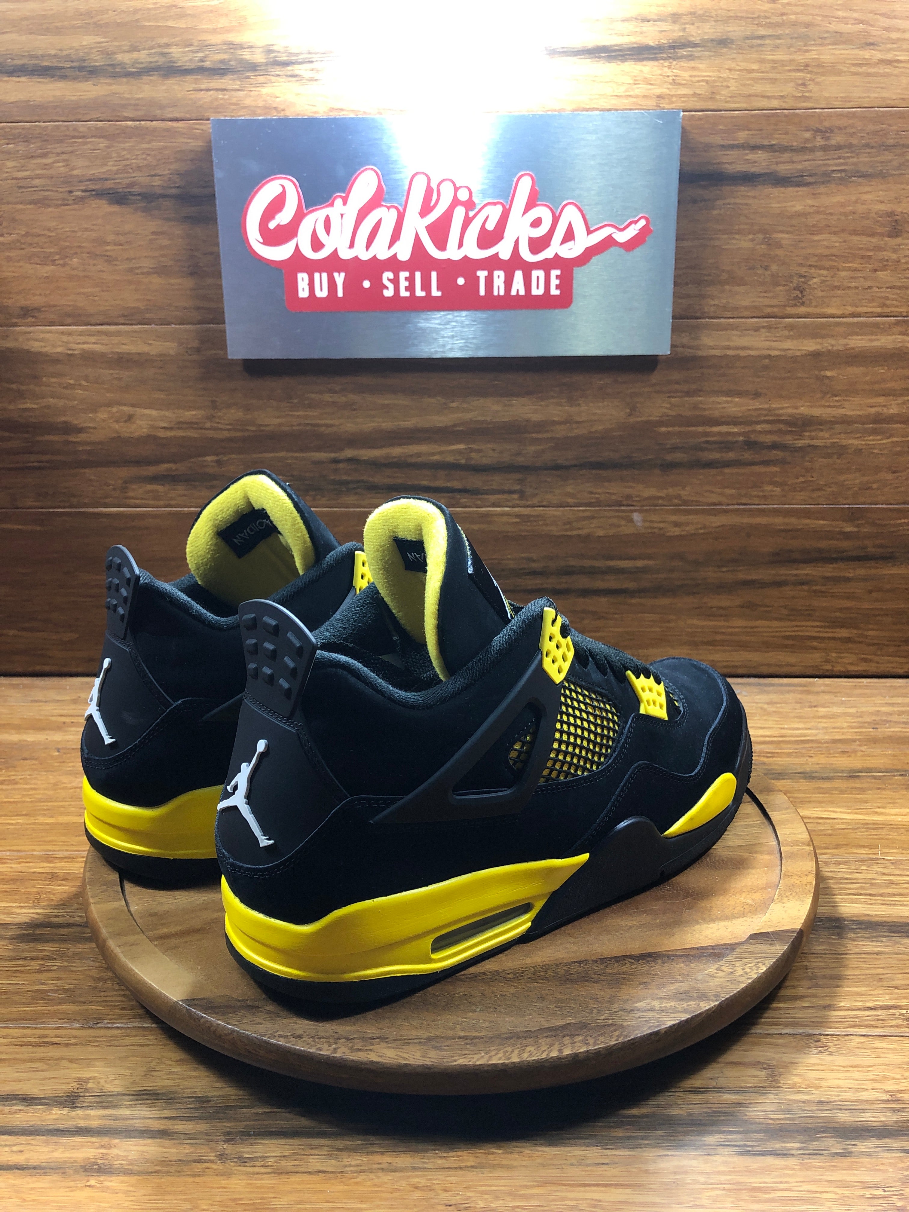 Jordan 4 Retro Thunder (2023)