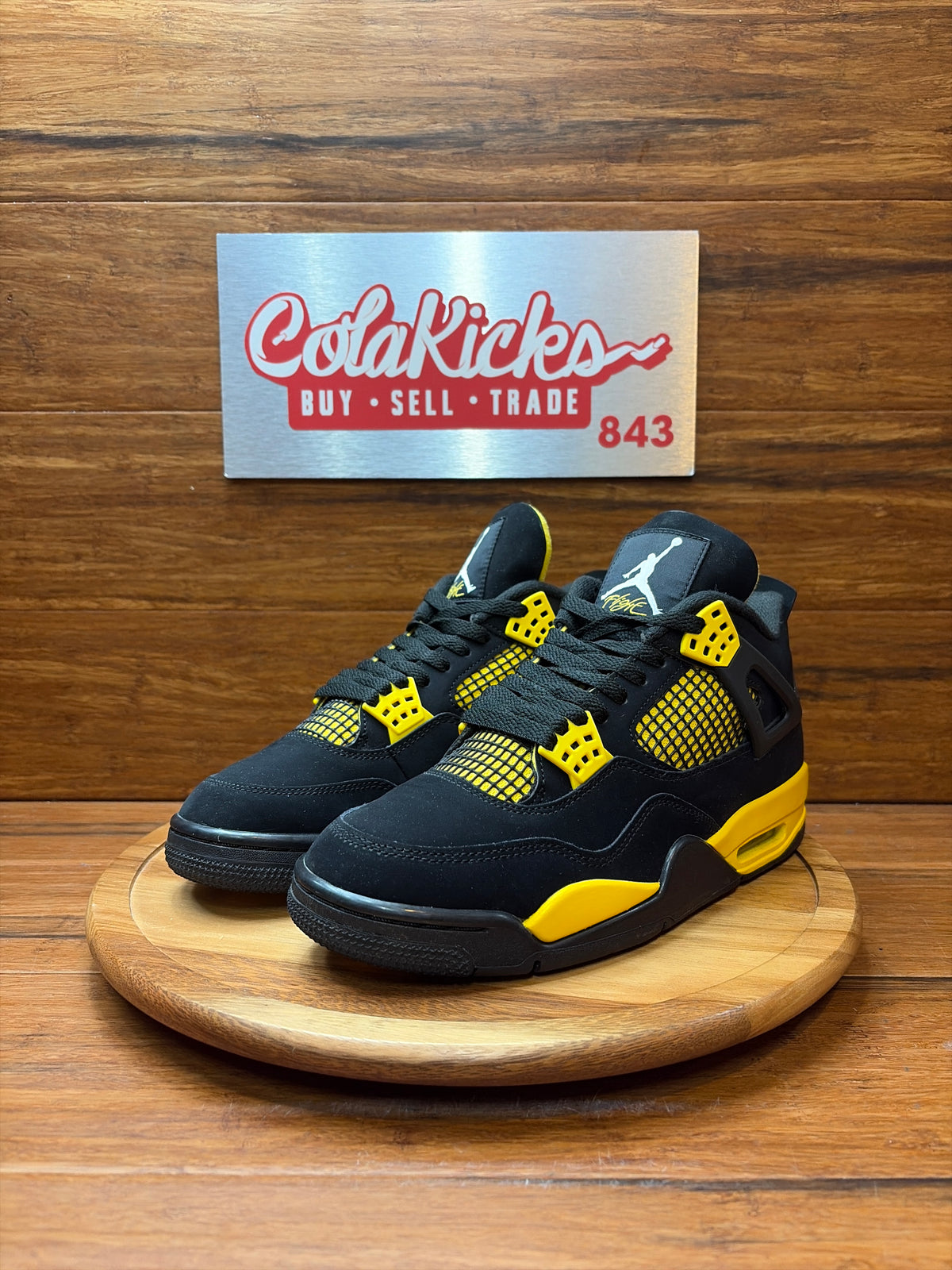 Jordan 4 Retro Thunder (2023)