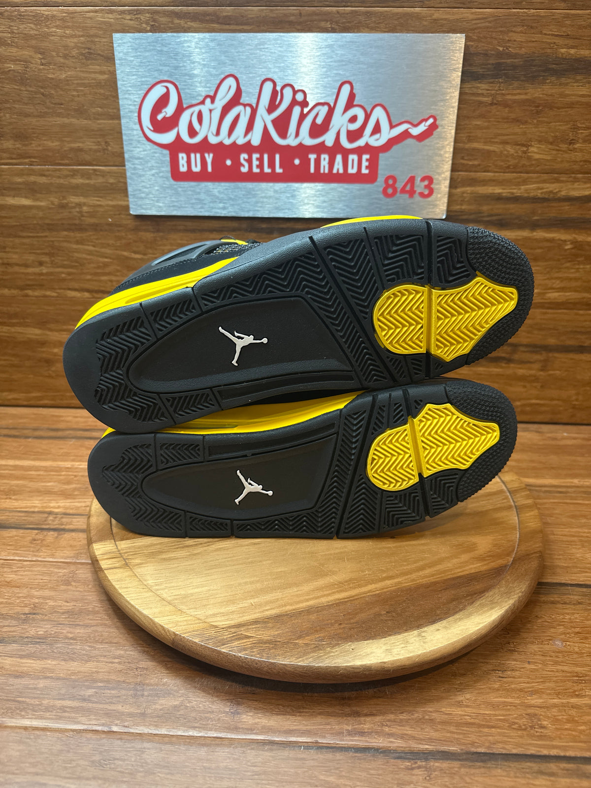 Jordan 4 Retro Thunder (2023)