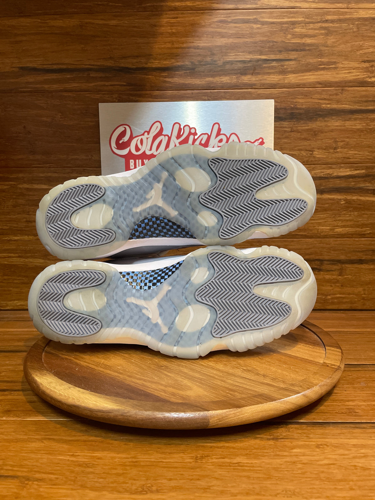 Jordan 11 Retro Low Cement Grey