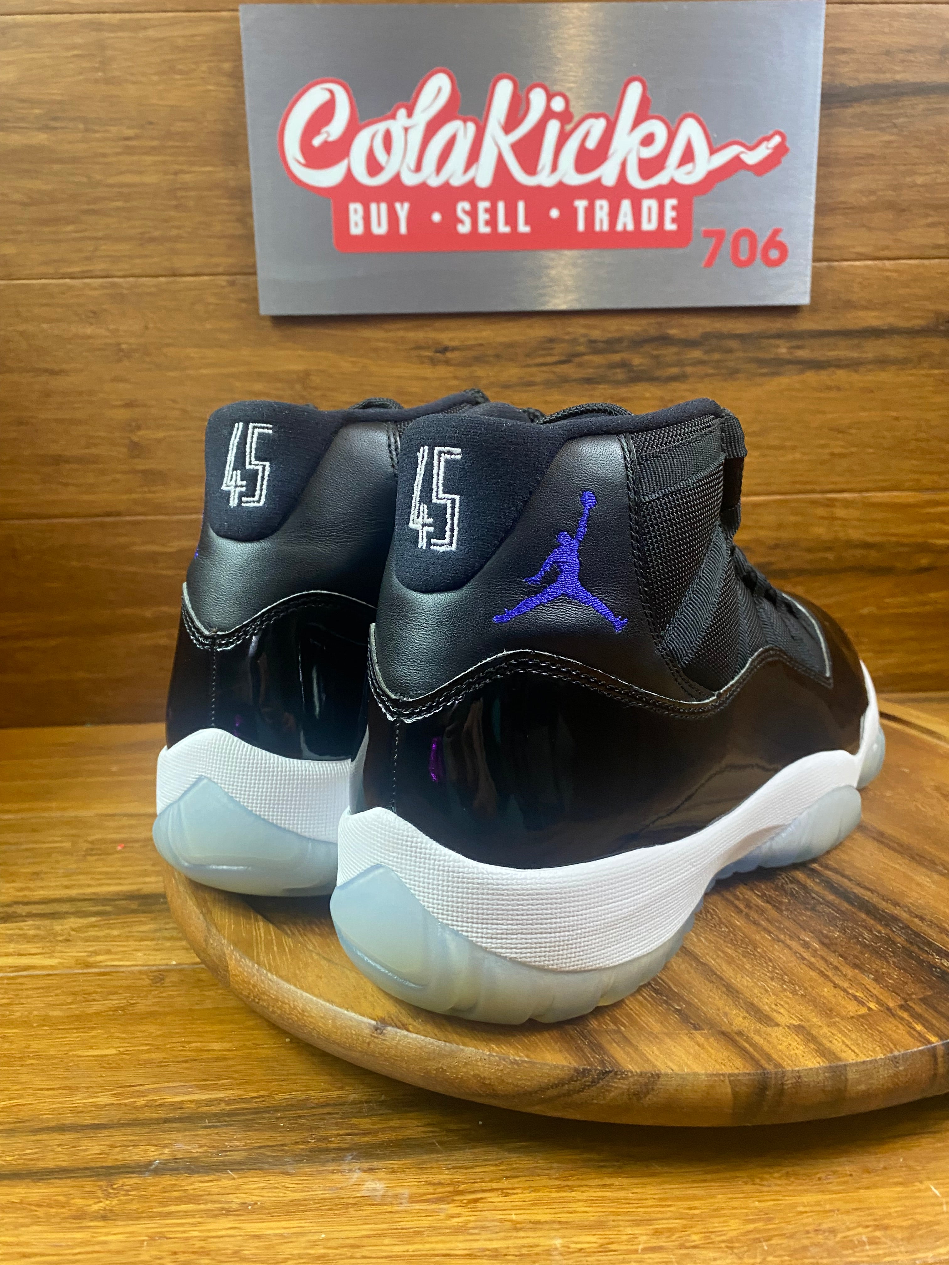 Jordan 11 Retro Space Jam (2016)