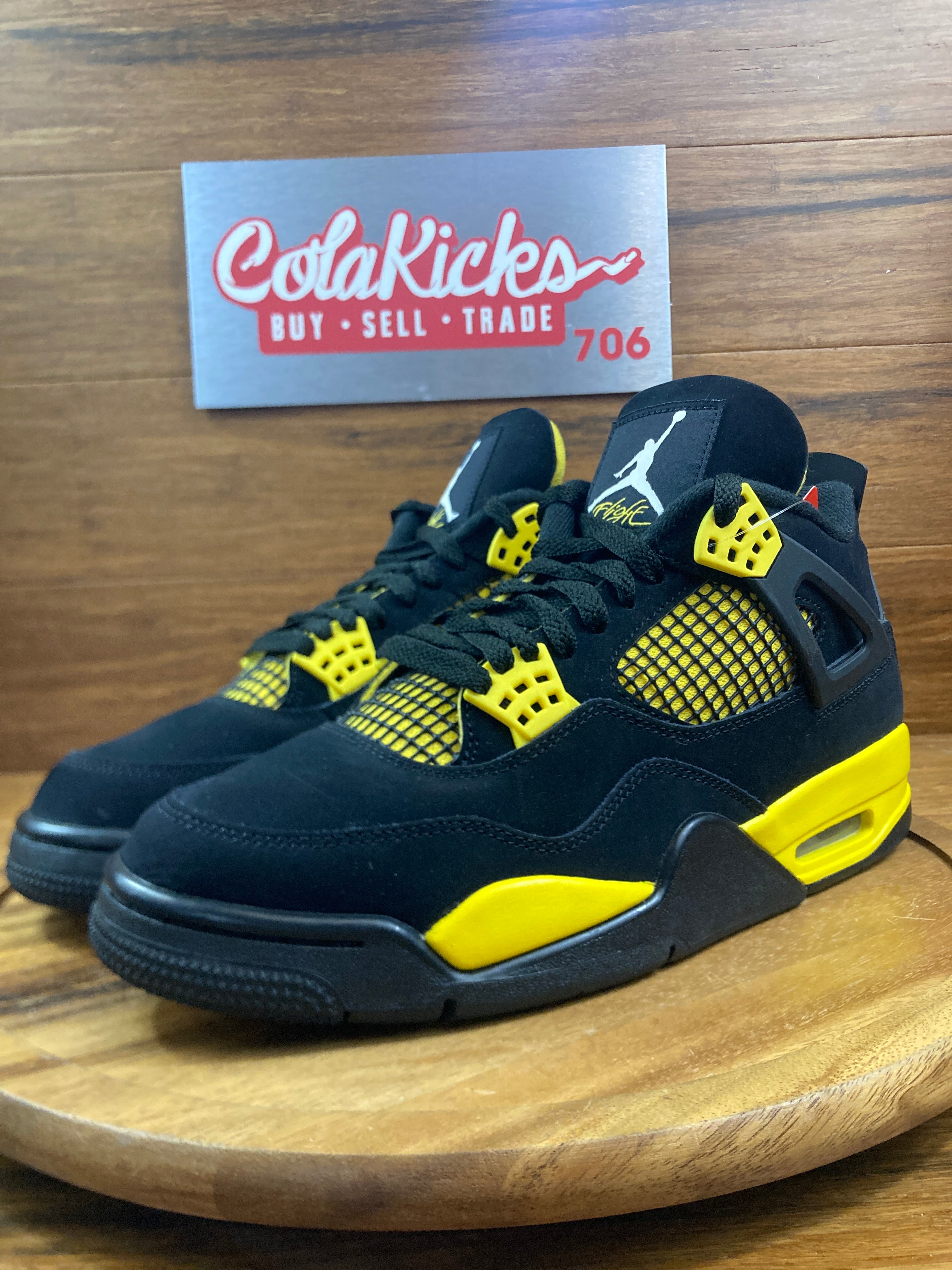 Jordan 4 Retro Thunder (2023)