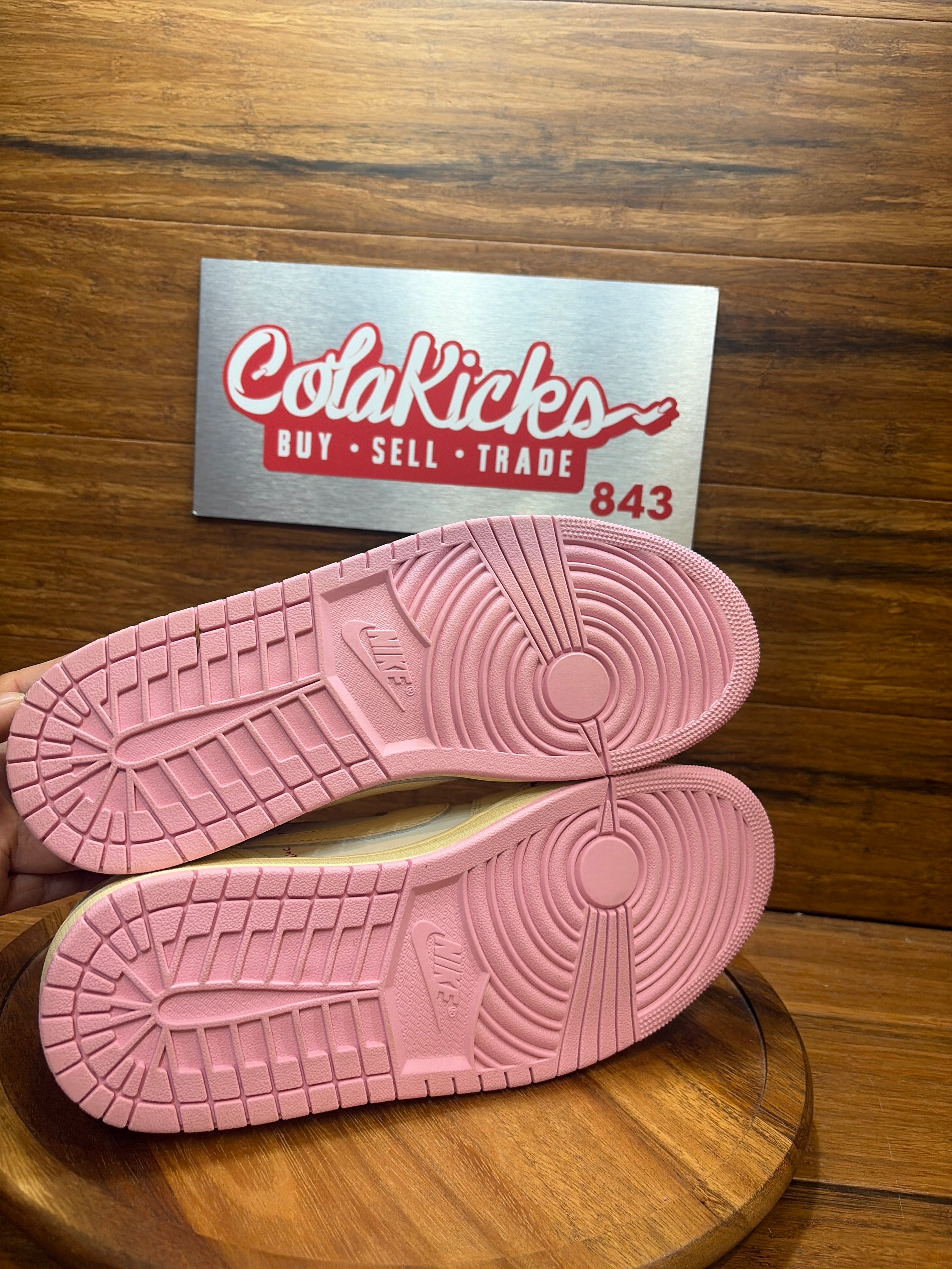Jordan 1 Retro Low OG SP Travis Scott Shy Pink