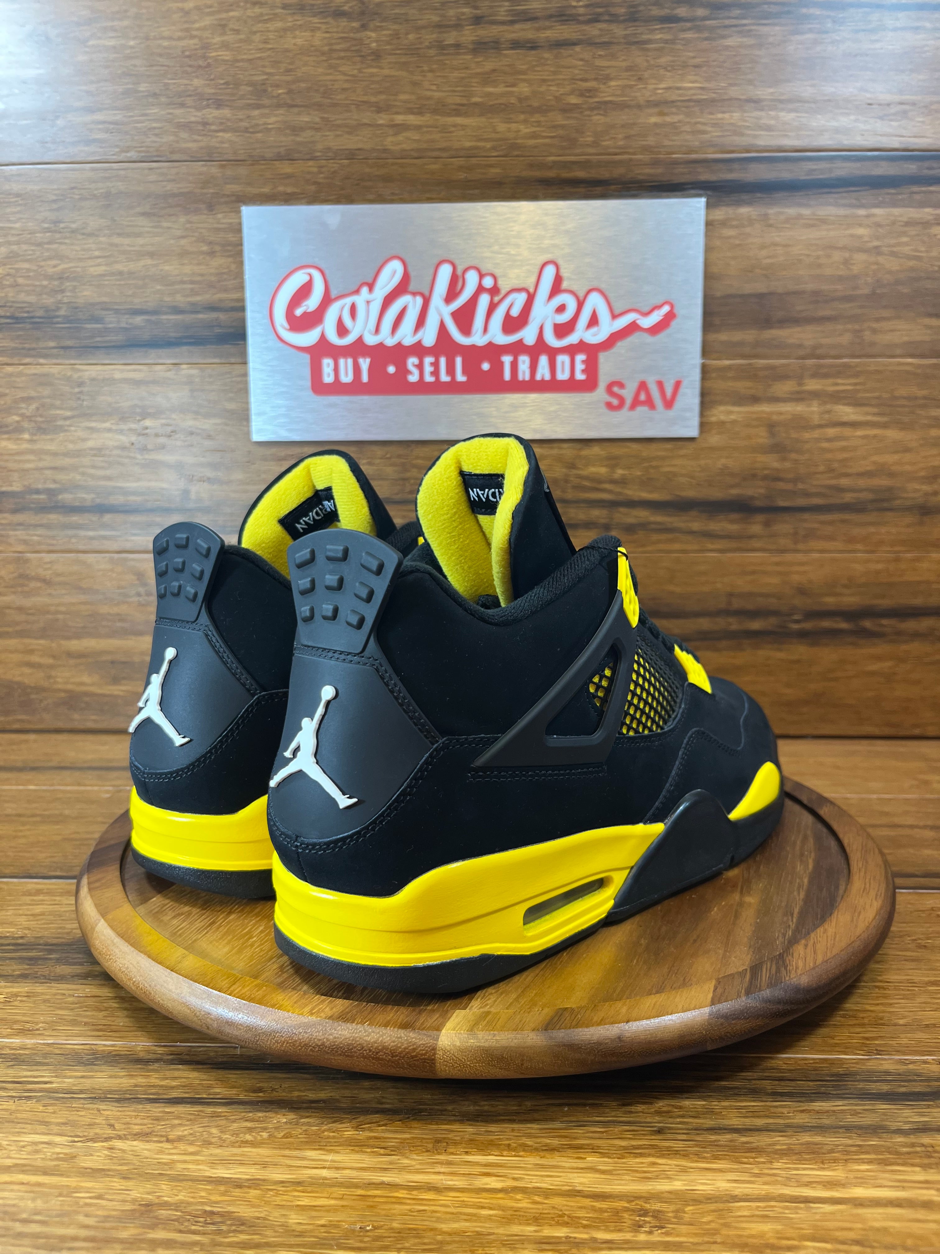 Jordan 4 Retro Thunder (2023)