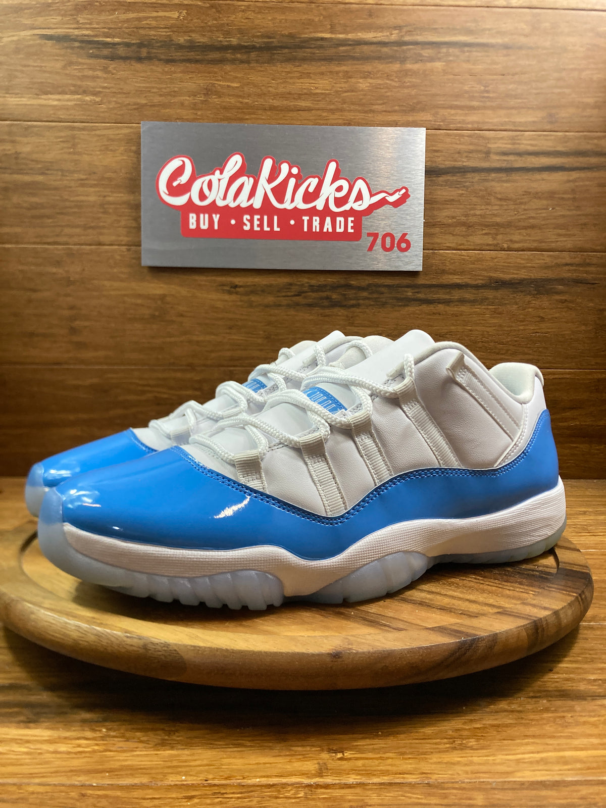 Jordan 11 Retro Low University Blue (2026)