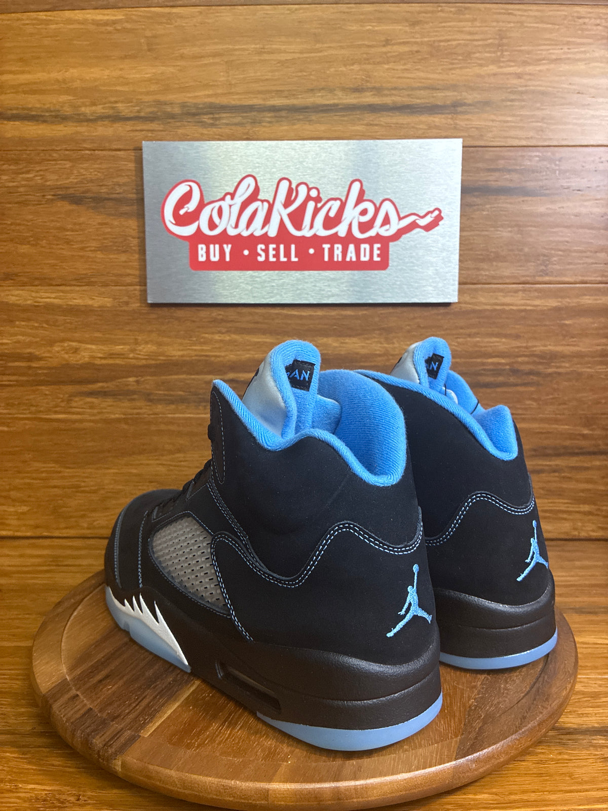Jordan 5 Retro Black University Blue (2026)