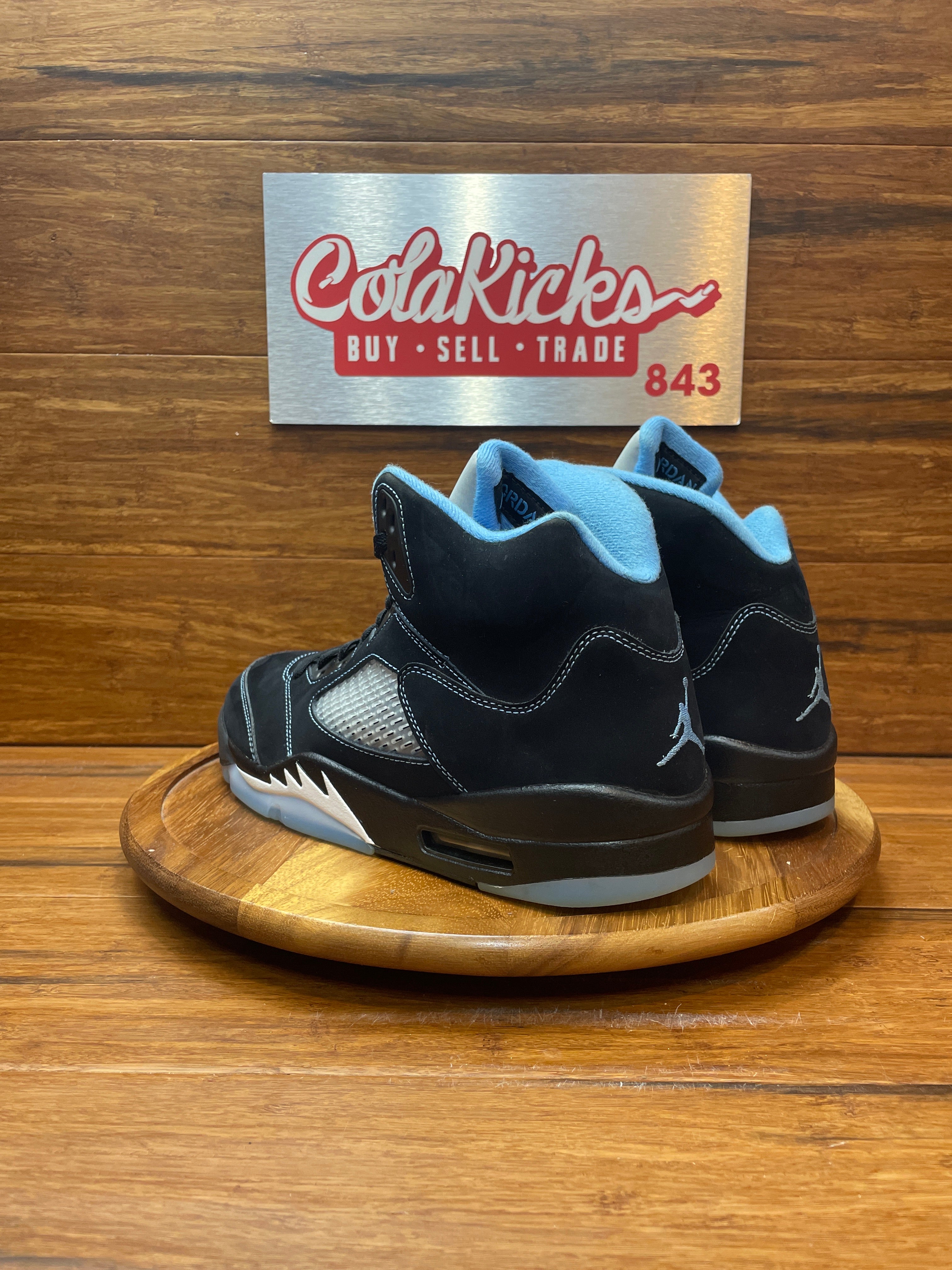 Jordan 5 Retro Black University Blue (2026)