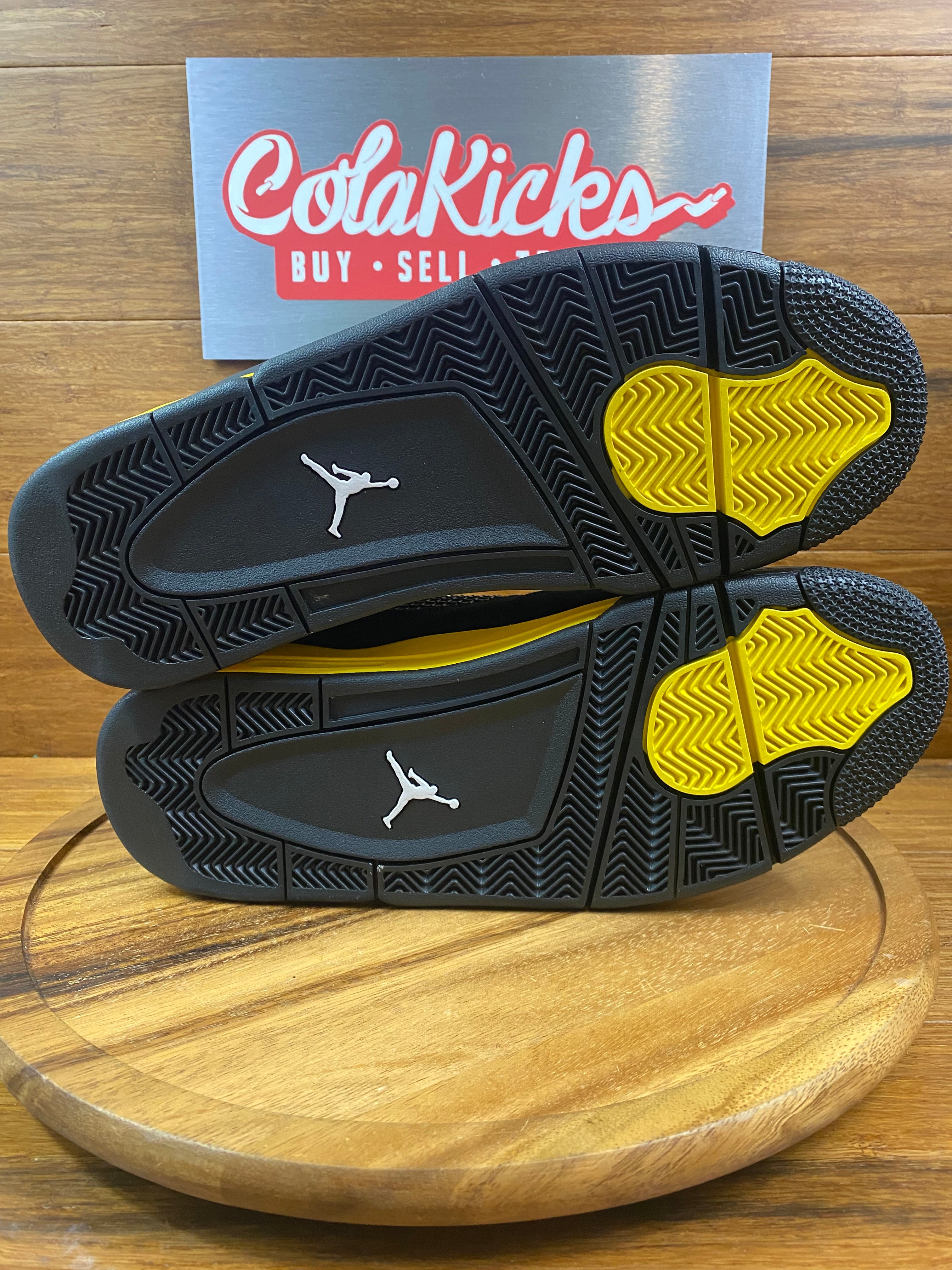 Jordan 4 Retro Thunder (2023)